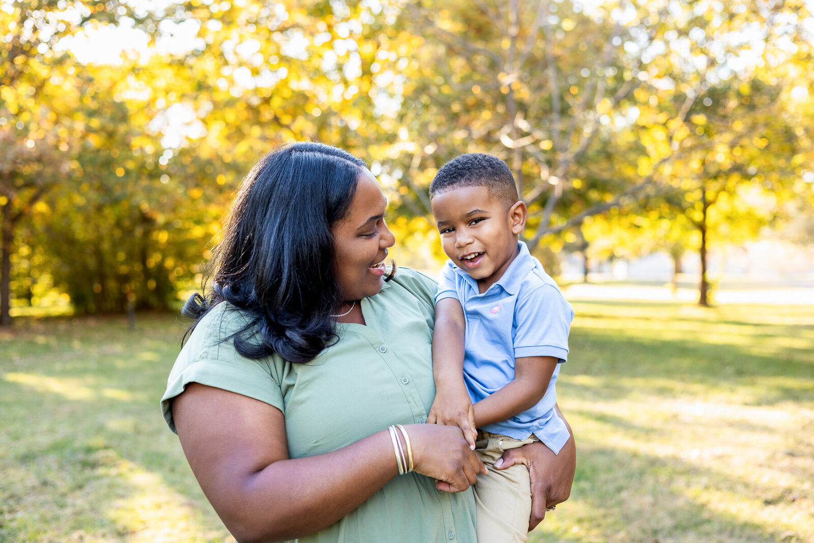 Family-outdoor-golden-hour-photography-session-fall-minis-Lexington-KY-photographer-5