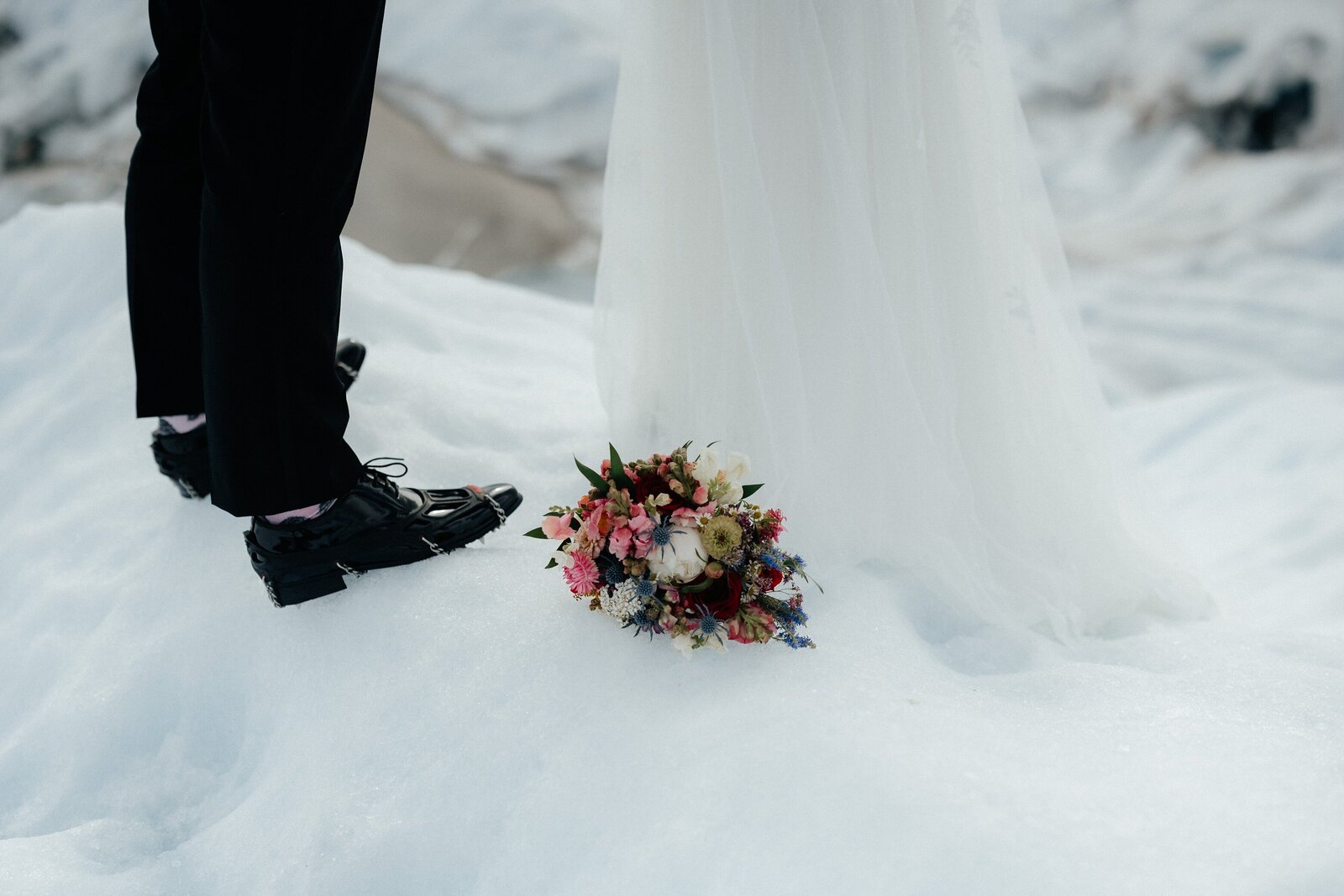 Christina+Matt_Knik-Glacier-Elopement_EmeliaKPhotography-26