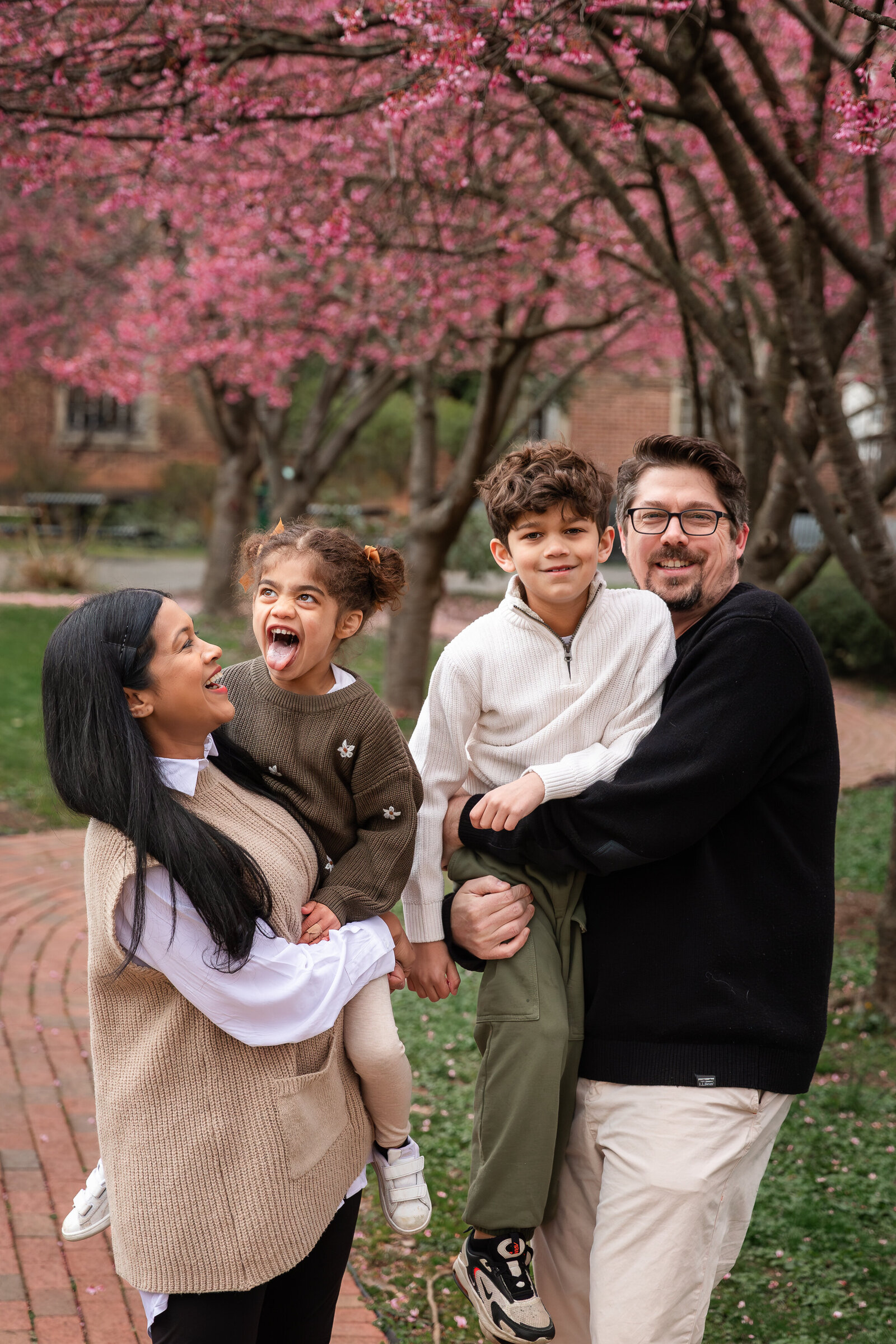 laughing-family-taylor-park-maplewood-new-jersey-family-photographer