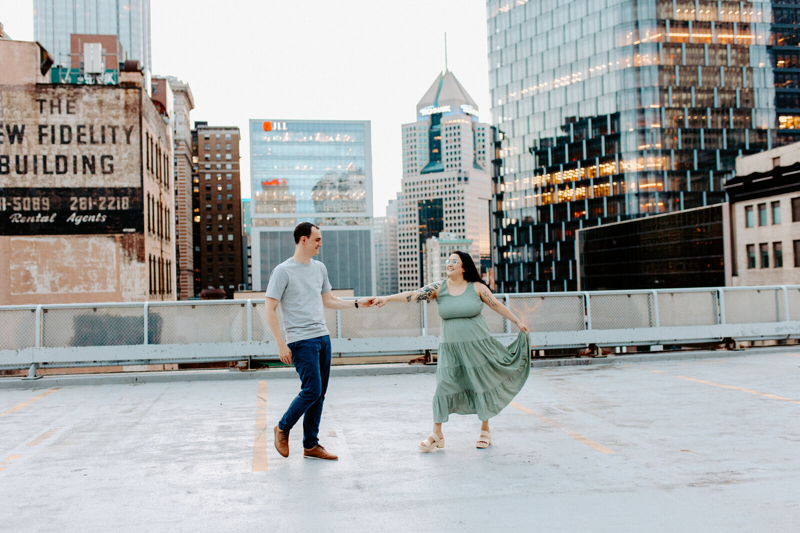 Blissfullybriphotography-engagement-pittsburgh-downtown-melonsquare-whitmoyer-256