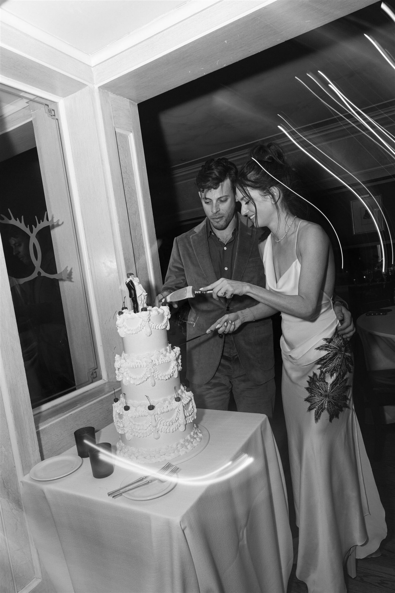 Elegant Aspen wedding weekend with luxurious mountain views, stylish bride and groom, and sophisticated decor