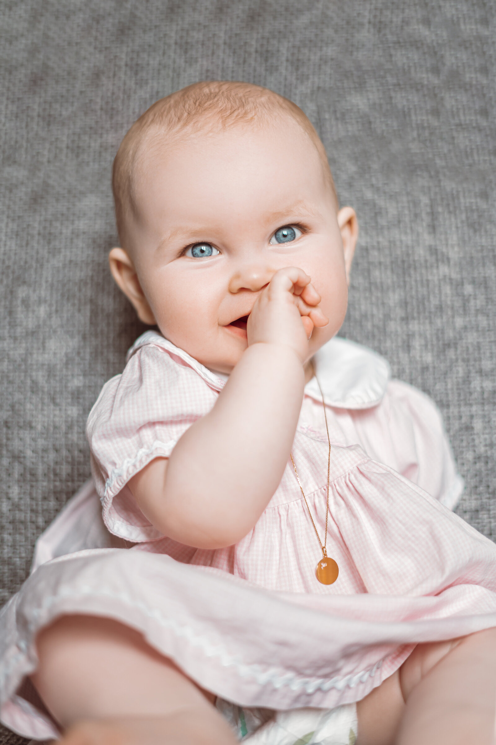 photographe gien  aurore  enfant famille nouveau ne maternite bapteme