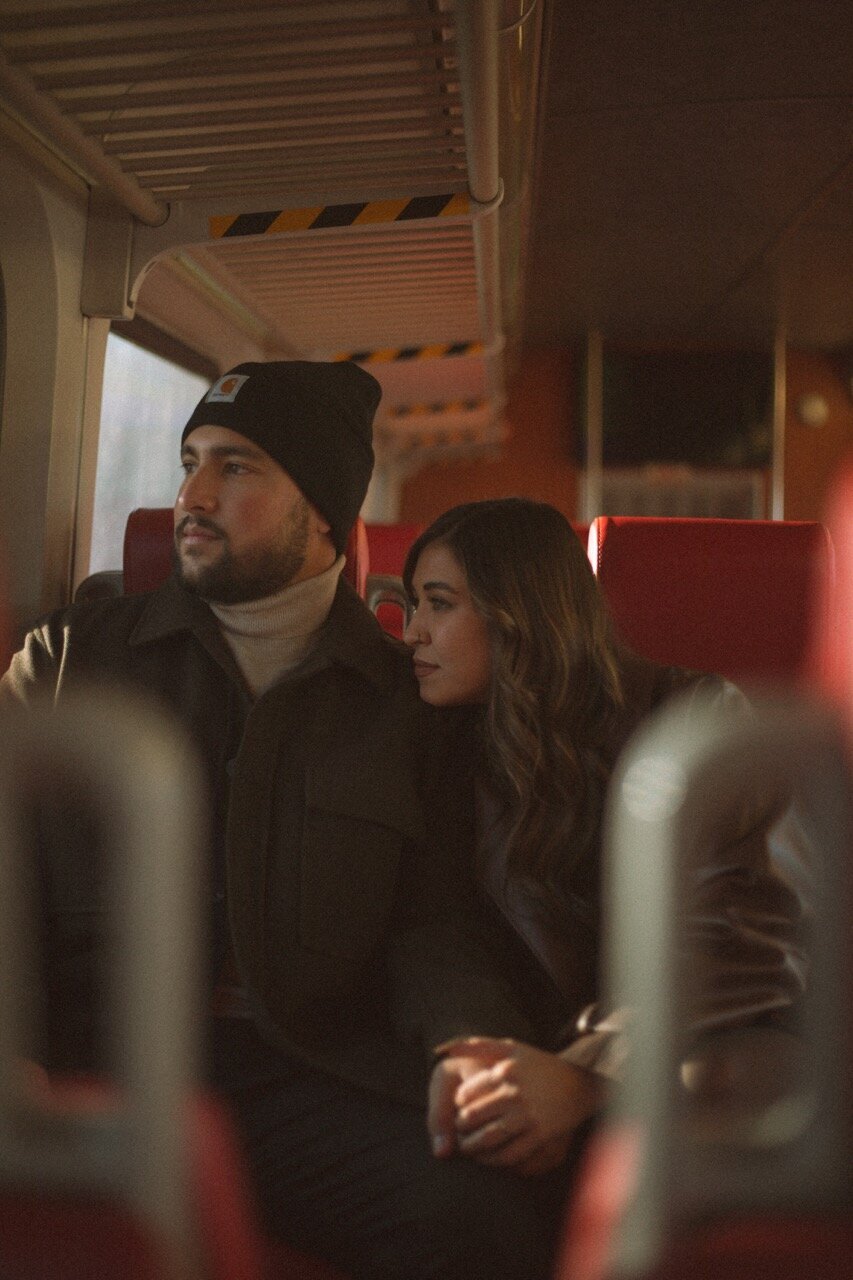 train-couples-photoshoot