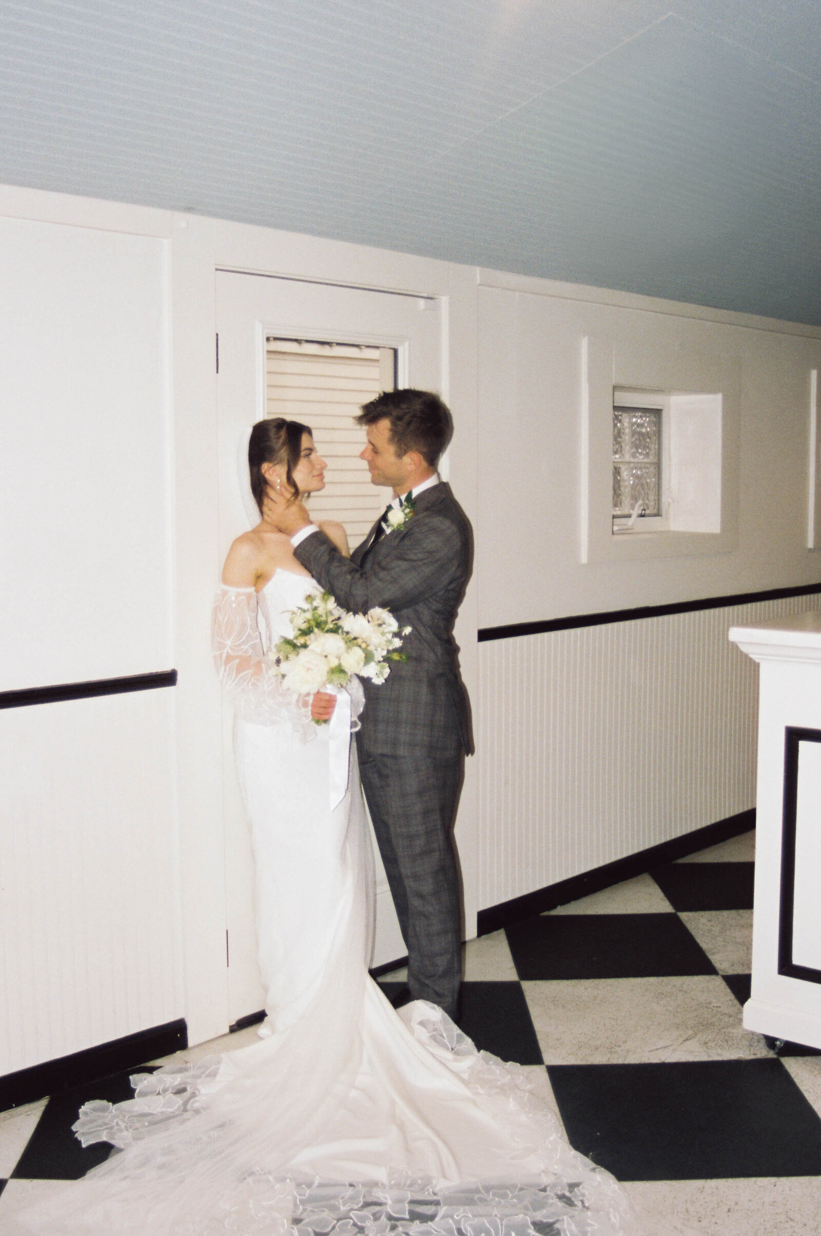 bride-and-groom-first-look-tennessee-02
