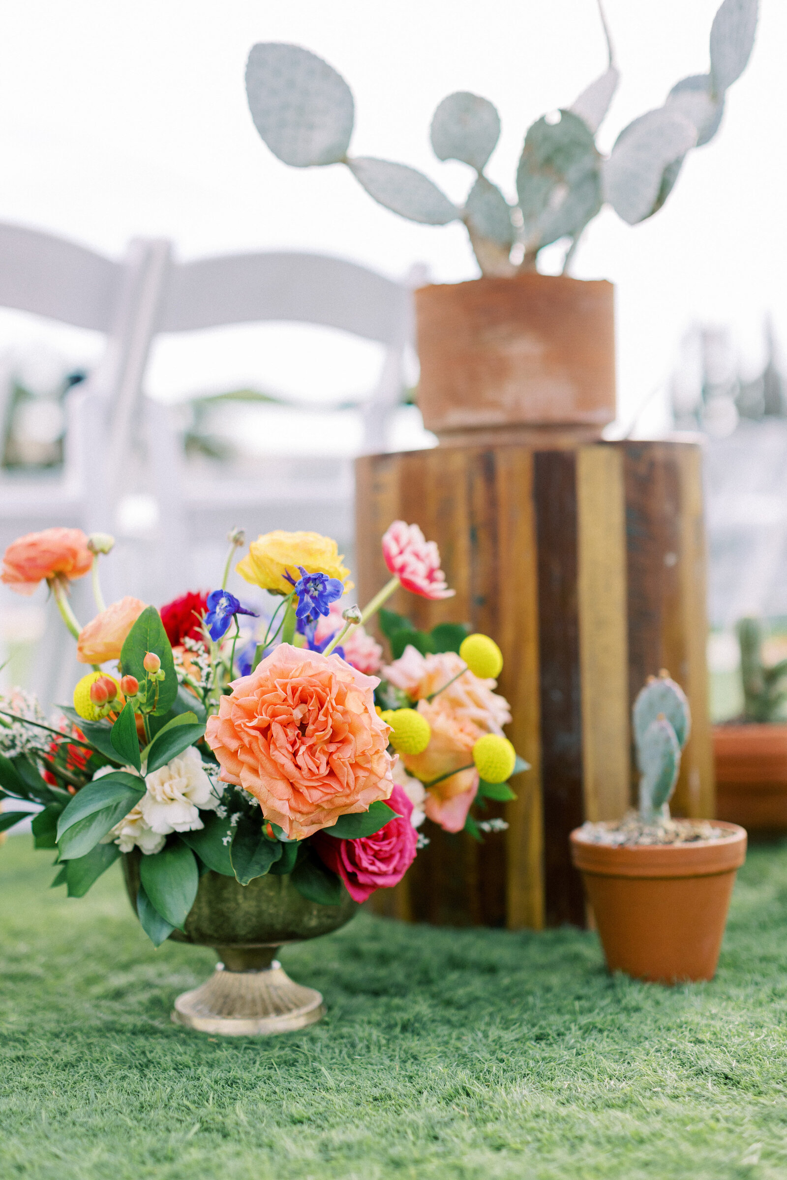 ceremony-ground-floral-arrangement-potted-plants-ceremony