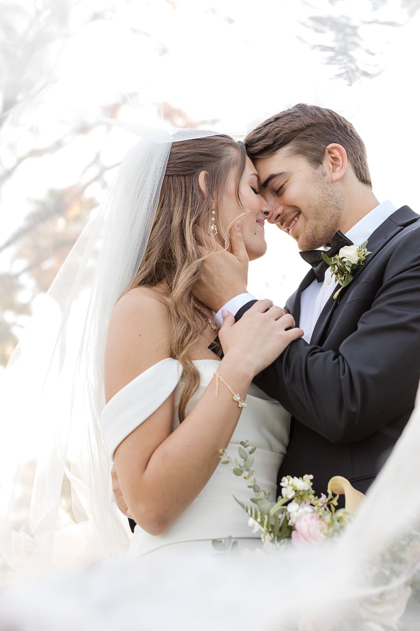 Phoenix-Wedding-Photographer-and-Videographer-Venue-at-the-Grove-WoodWed-1244