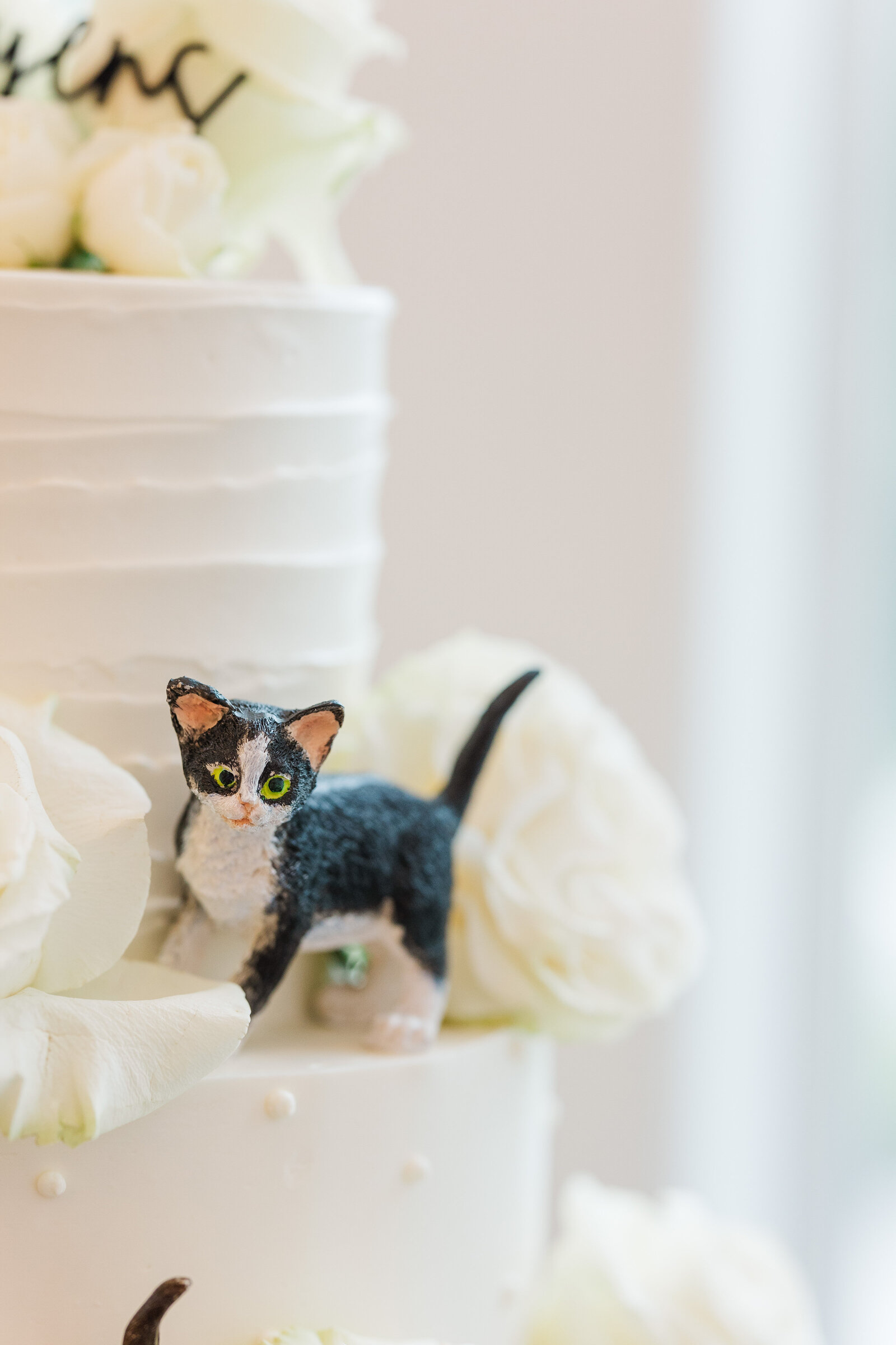 close up wedding cake detail shot