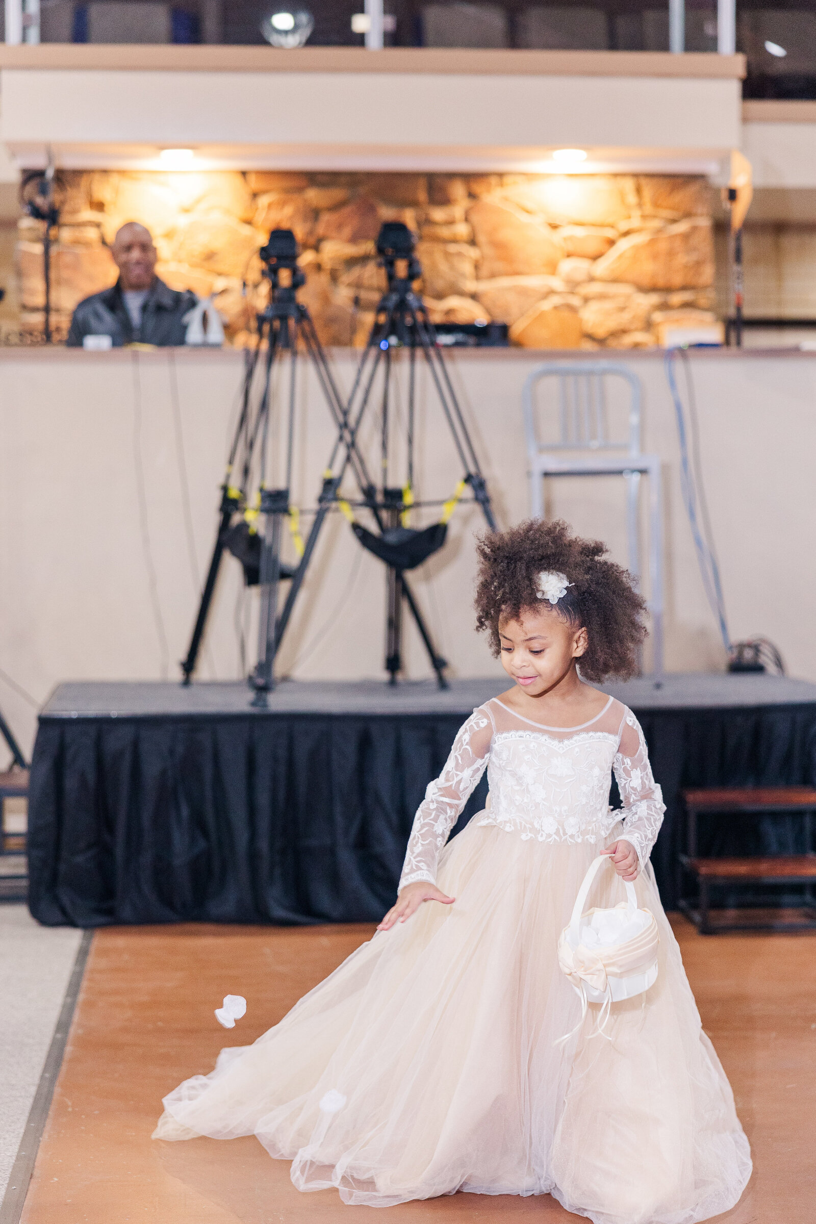 Dallas-wedding-flower-girl