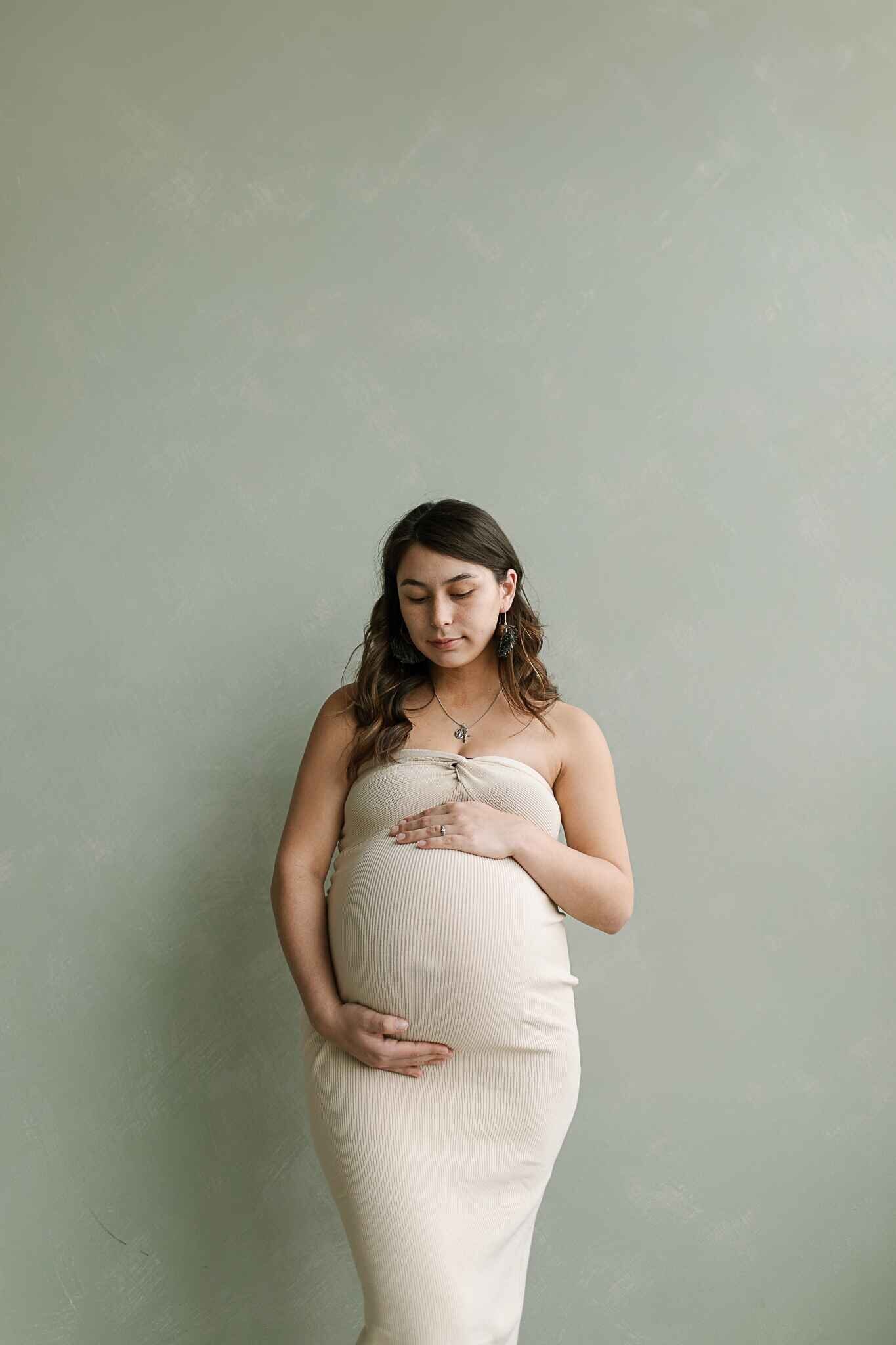 calgary-studio-maternity-photographer-ivaniaberubephoto