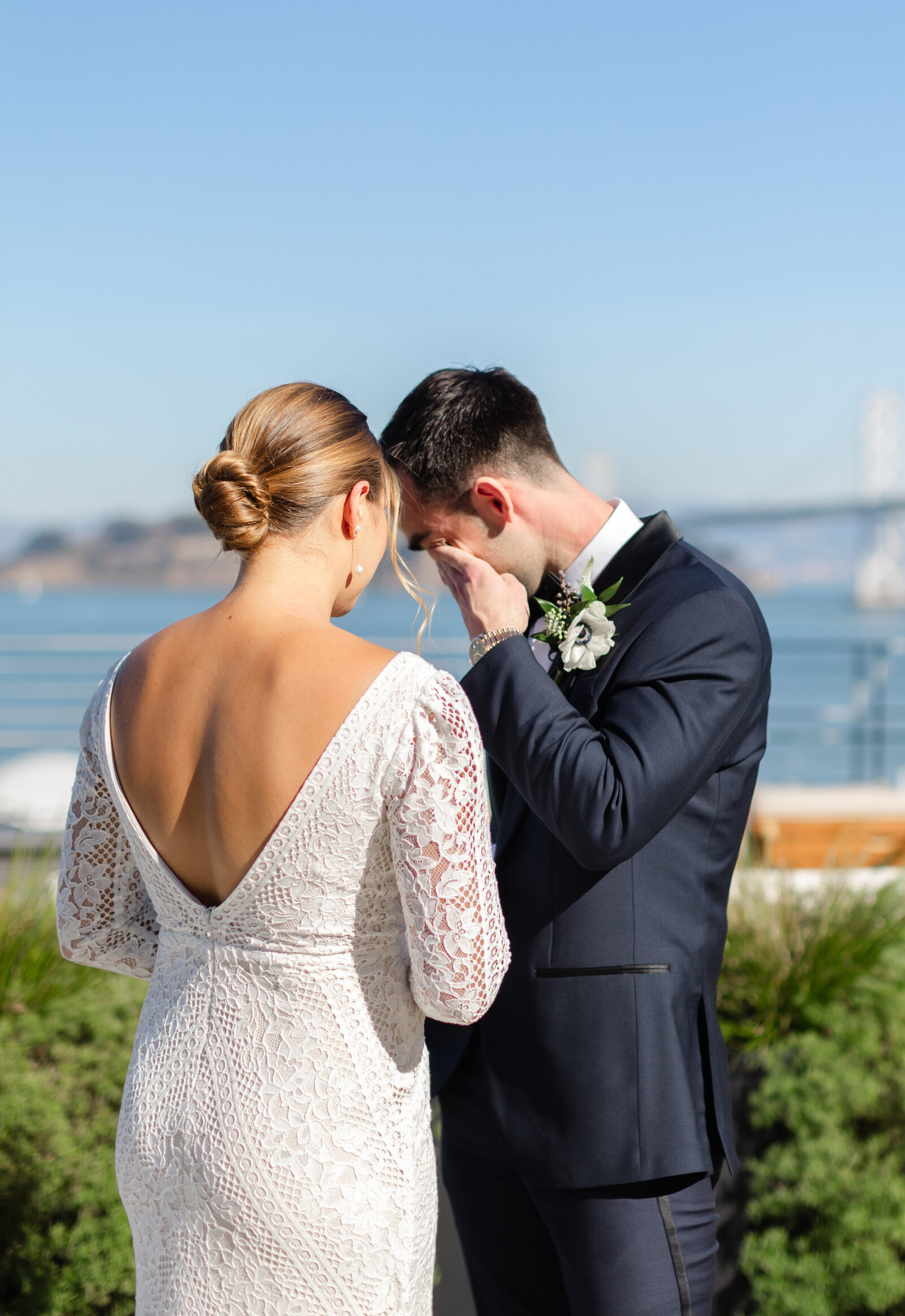 Black-white-green-modern-wedding-28