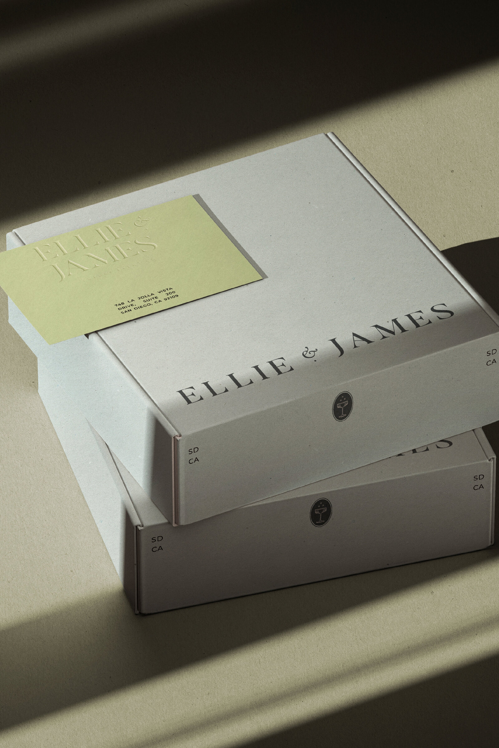 Ellie semi-custom brand-_Box mockup