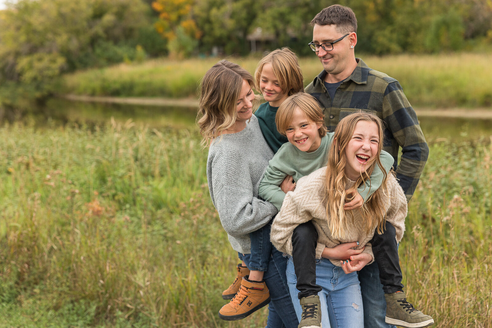 2023-krystal-moore-photography-moose-jaw-fall-family-session--29