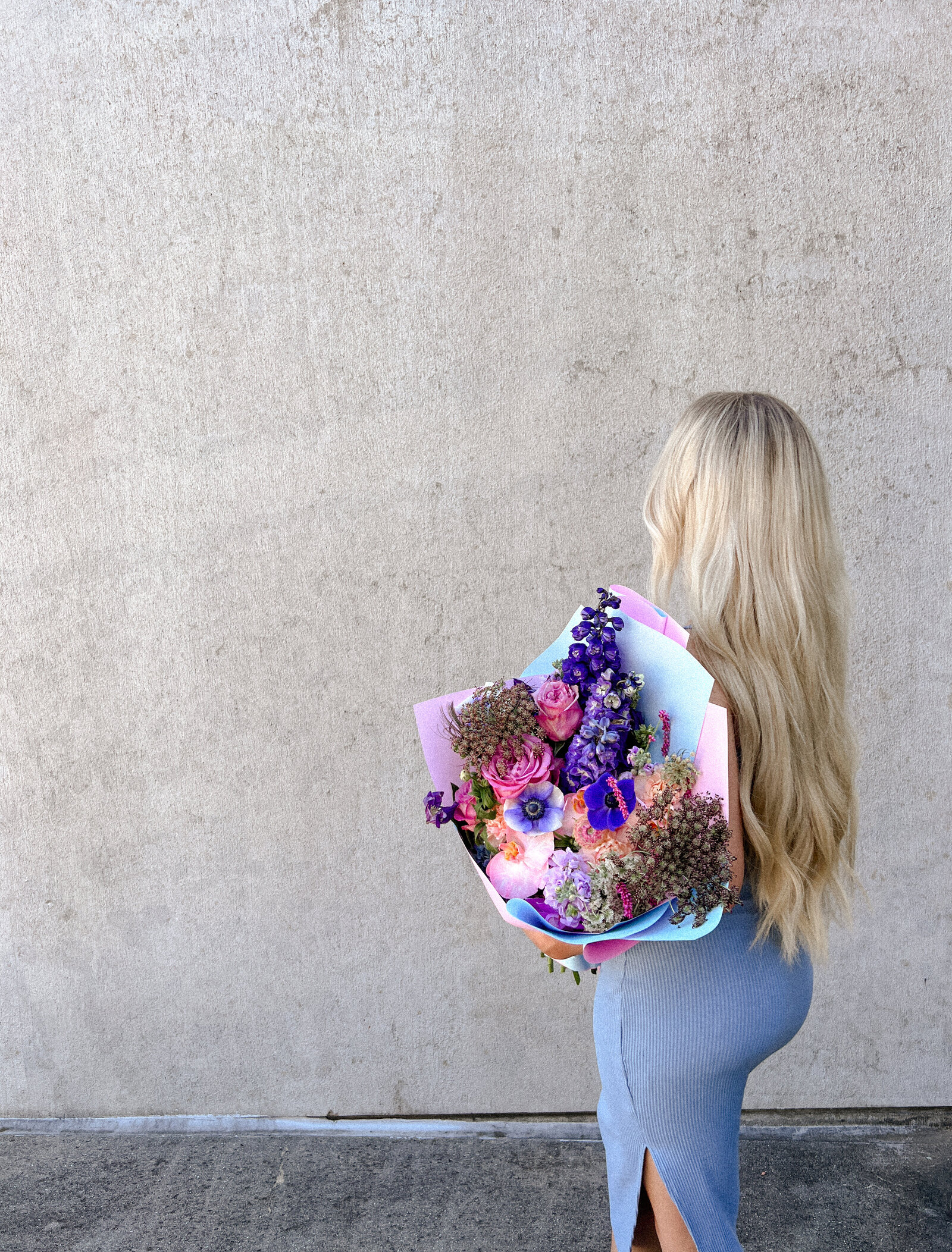 summer bouquet, blue summer dress, washington dc bloggers, dc blogger, dc content creator, luxury content creator, minimalist fashion
