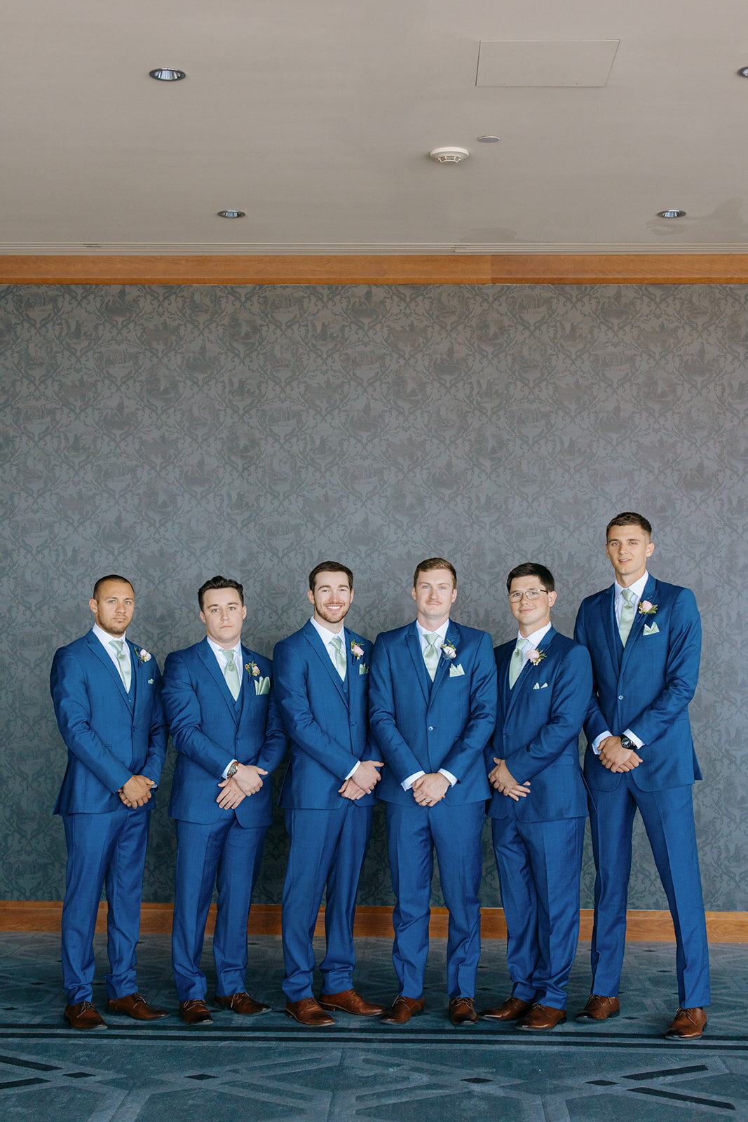 groomsmen-blue-suits-group-photo
