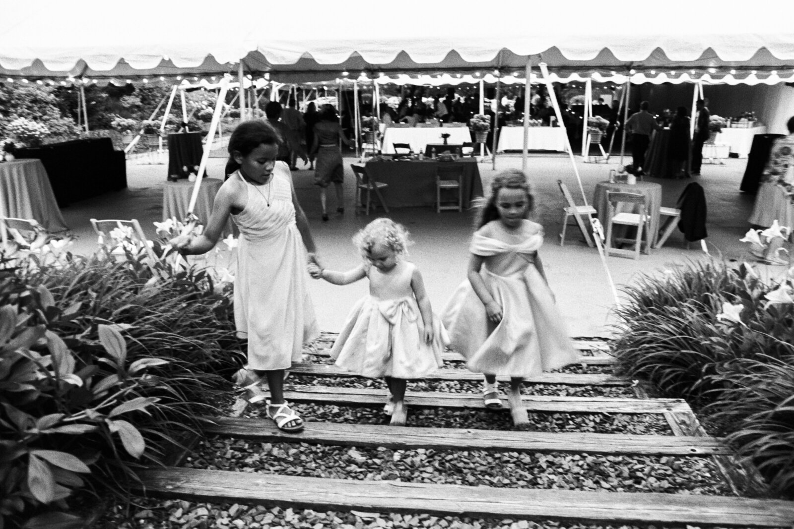 film-photography-wedding-flower-girls
