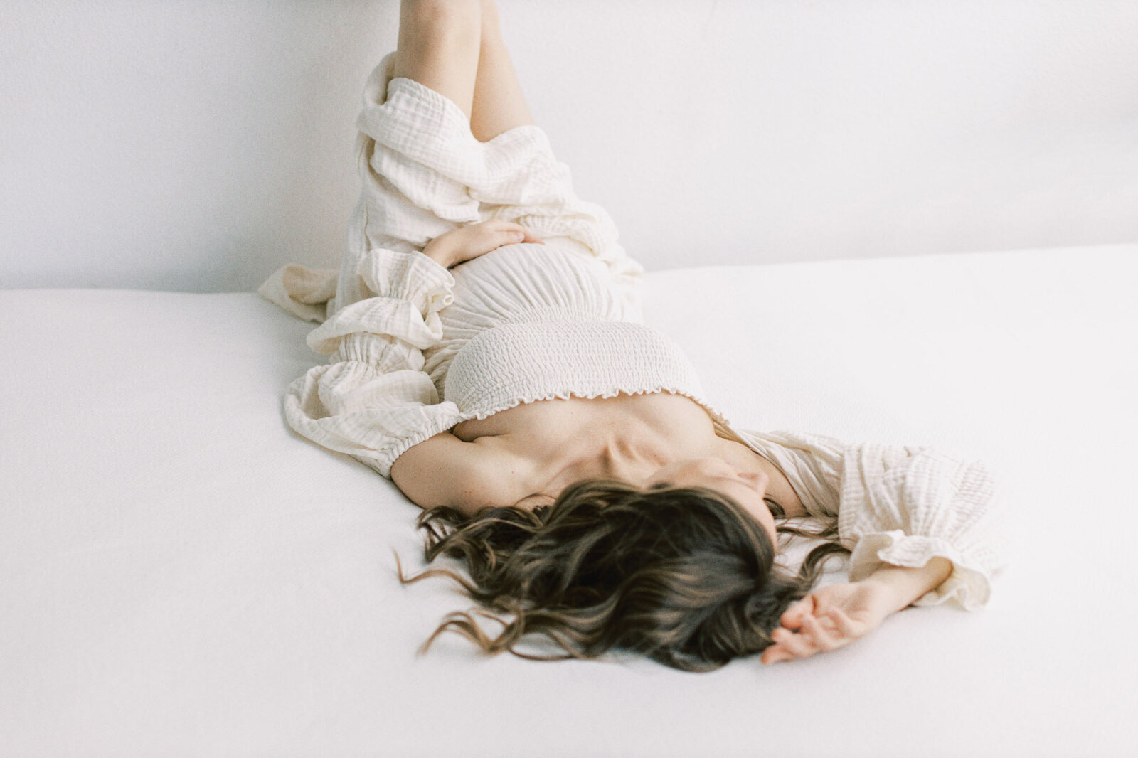 pregnant-mama-on-bed