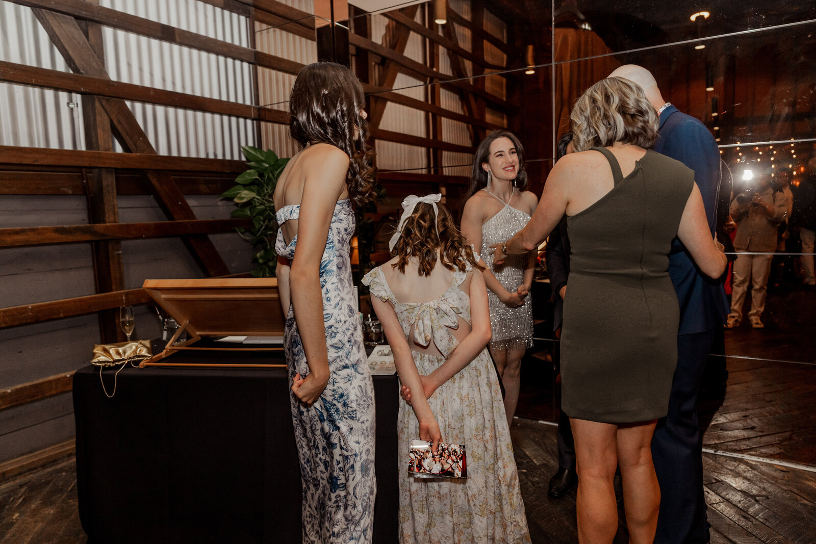 guest-gathering-to-watch-live-illustrations-created