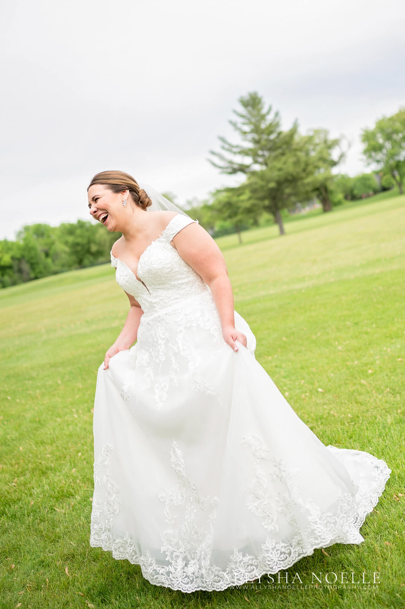 Wedding-at-River-Club-of-Mequon-251