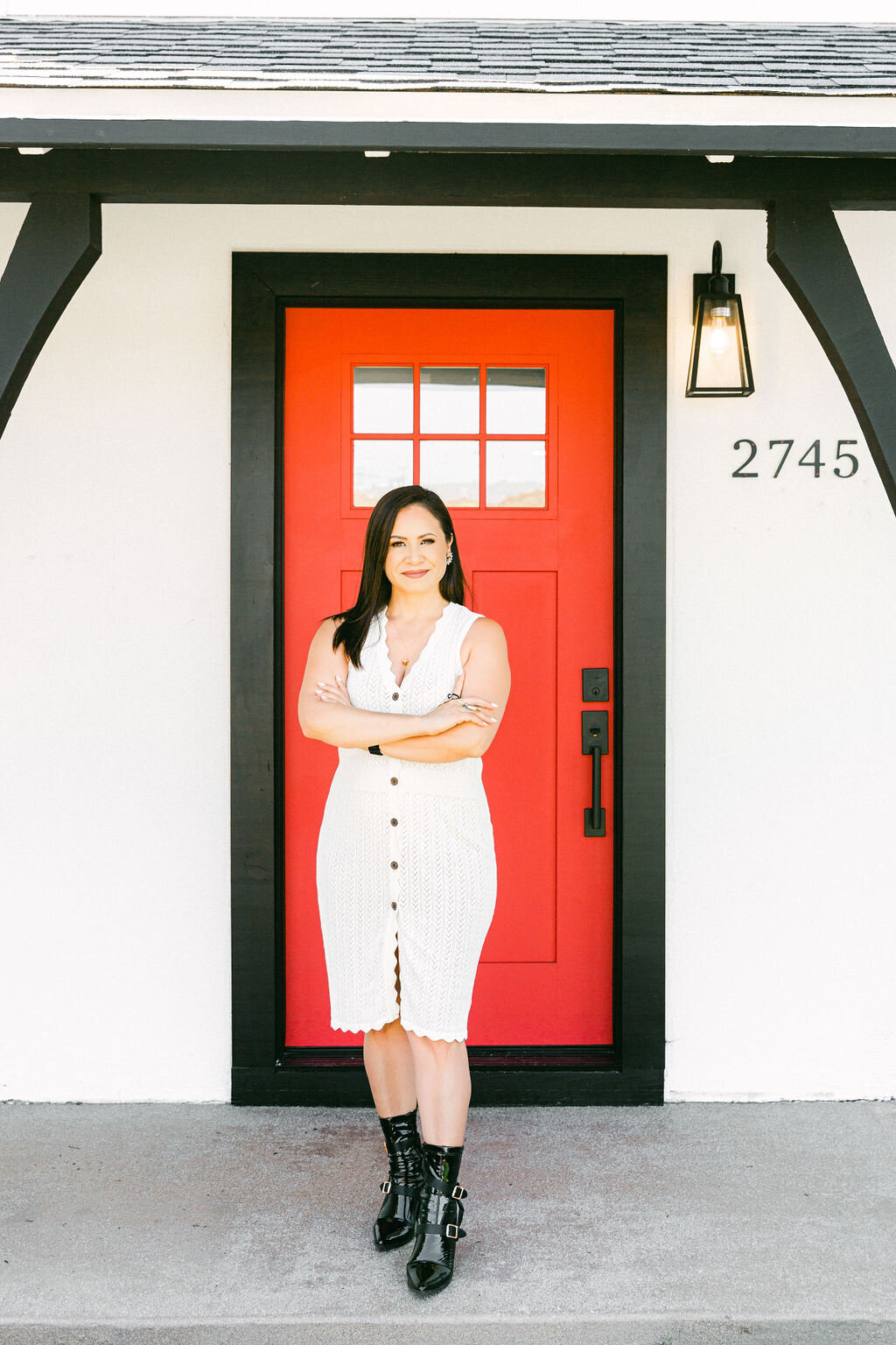 Real Estate agent standing in front of red door by Chelsea Loren branding photographer.