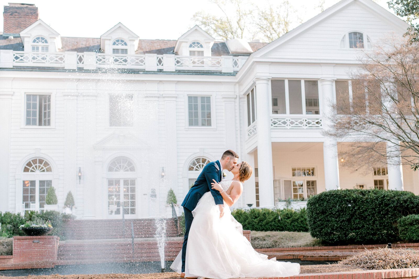 Charlotte-Wedding-Photographer-North-Carolina-Bright-and-Airy-Alyssa-Frost-Photography-Duke-Mansion-13
