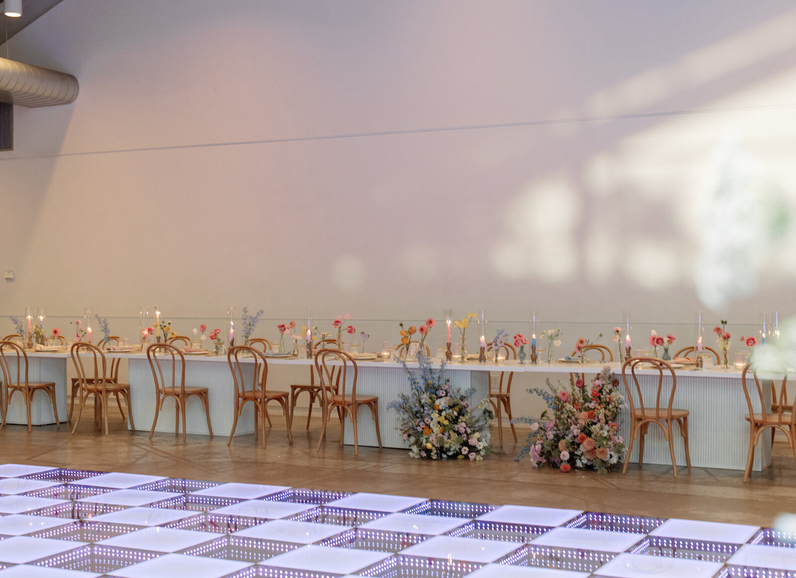 long-head-table-reception-design-scottsdale-florist