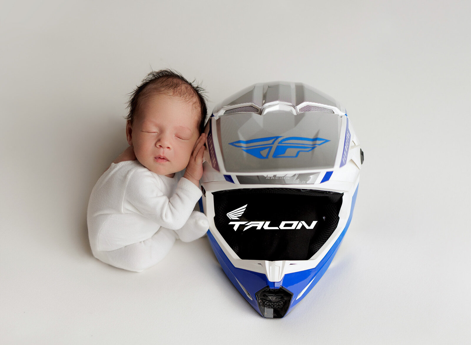los-angeles-newborn-photographer-prop