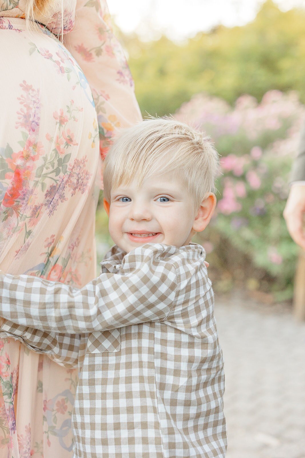 expecting mom with big brother in Alexandria, Virginia