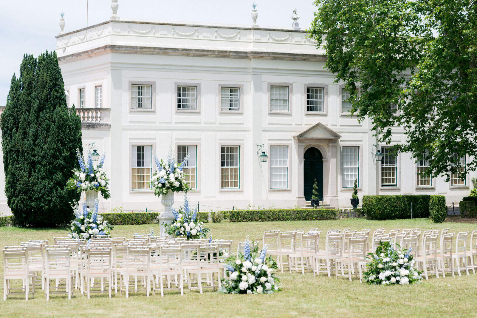 Blue and white floral wedidng reception at Palacio Tivoli Seteais , Portugal weddings