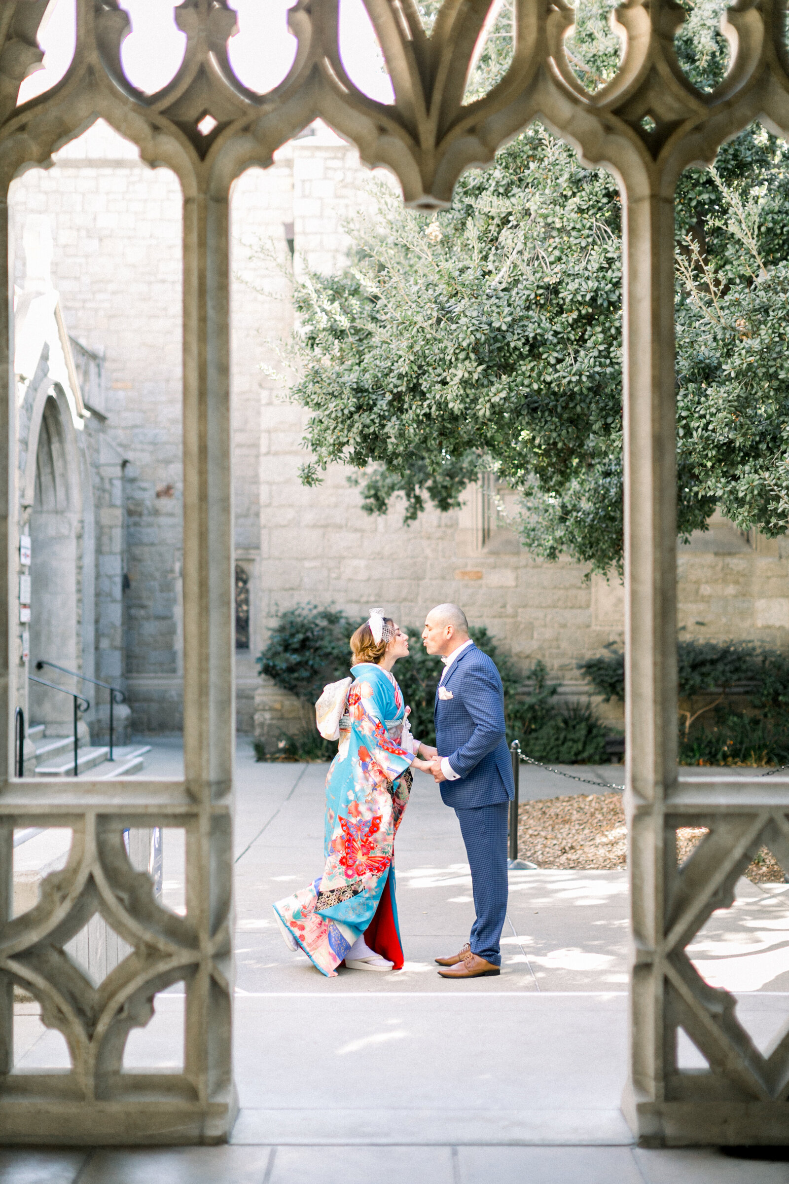 Bride in blue hikifurisode at All Saints Episcopal Church | 着物レンタル 和婚 色打掛 オールセインツ教会