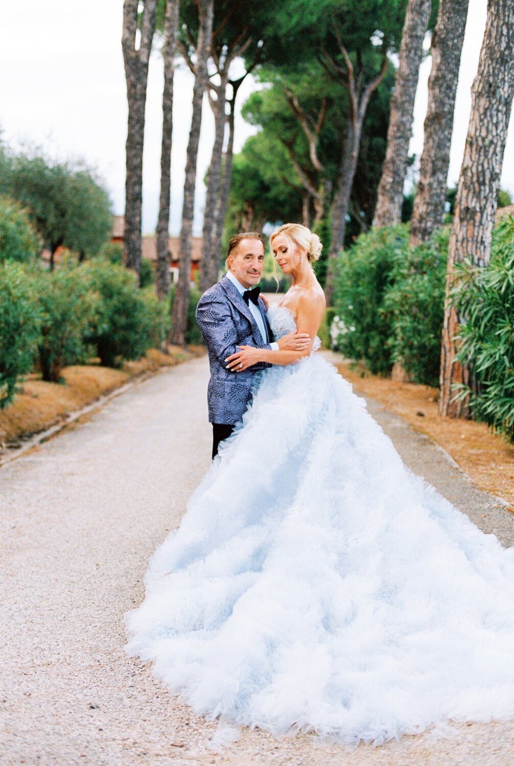 villa-controni-lucca-tuscany-luxury-destination-wedding-film-analog-stefano-degirmenci_0010