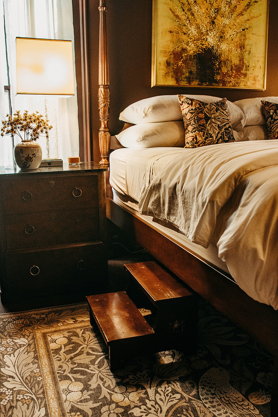 The Blanco Suite King Room sets a mood with it's 4 poster bed and deep cinnamon drenched walls.