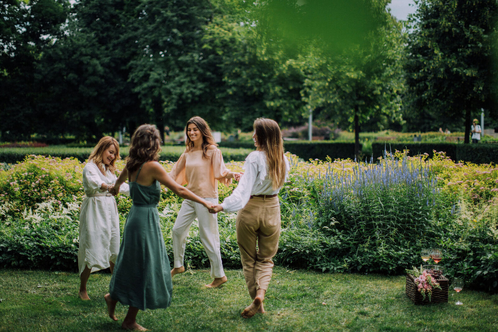 Life-in-the-garden-with-friends-at-Havenwyld