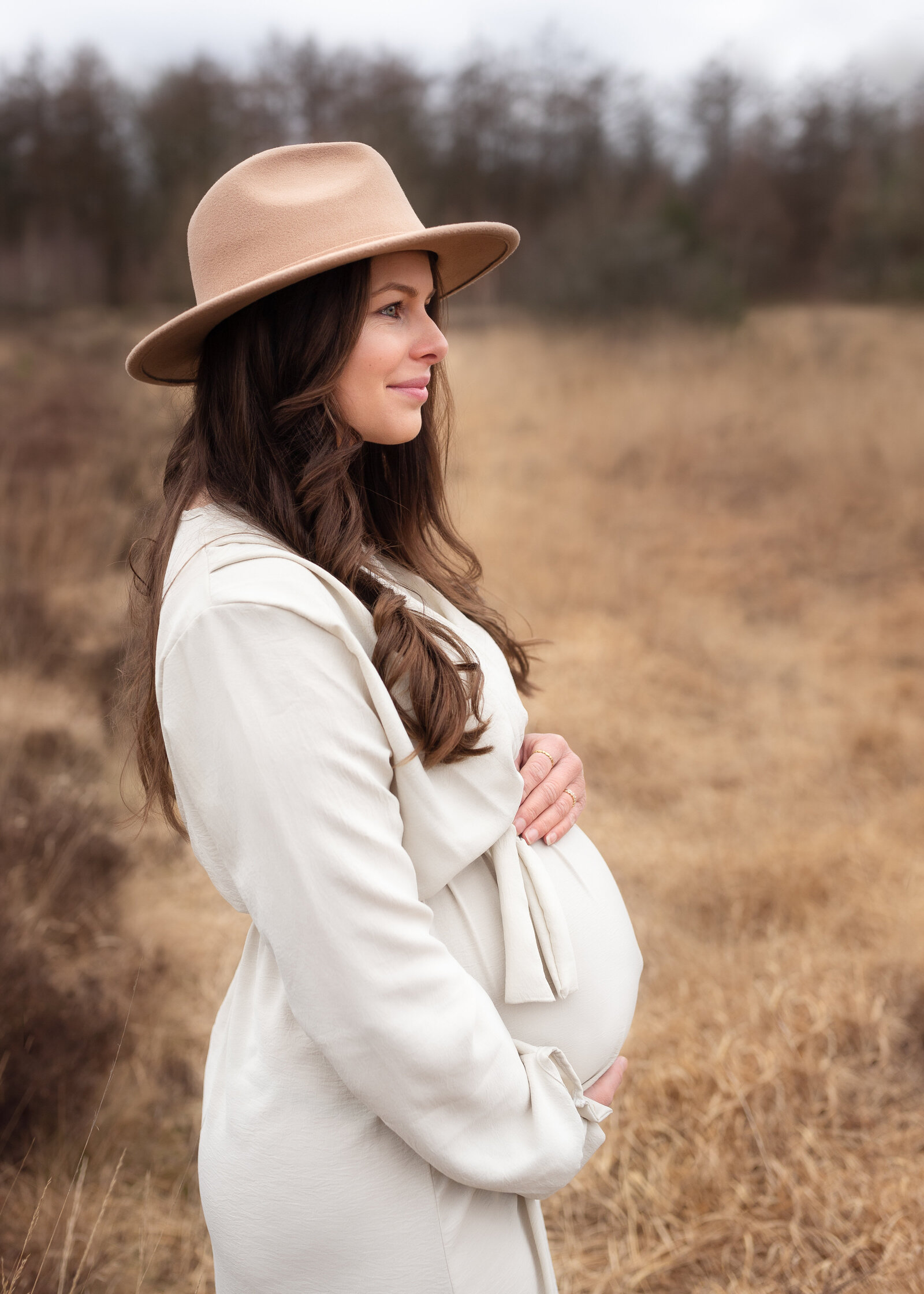 Pregnancy shoot outdoor