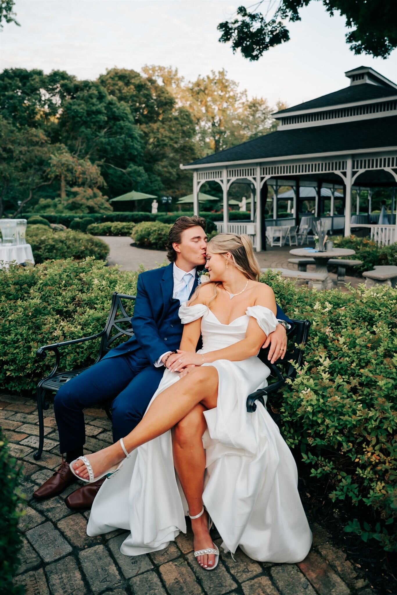 ANN-ARBOR-WEDDING-PHOTOGRAPHER-CAPTURED-BY-KELSEY-WELLERS-CARRIAGE-HOUSE-DCW-FAV-104_websize