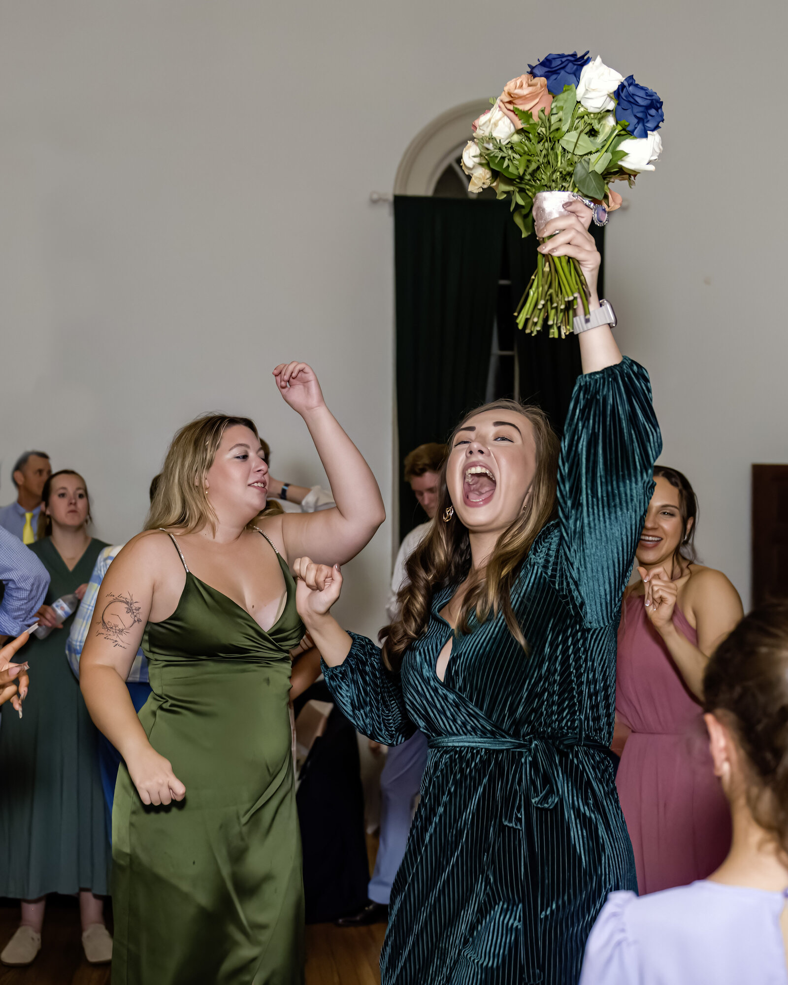 DSC_0936-Bouquet Toss copy