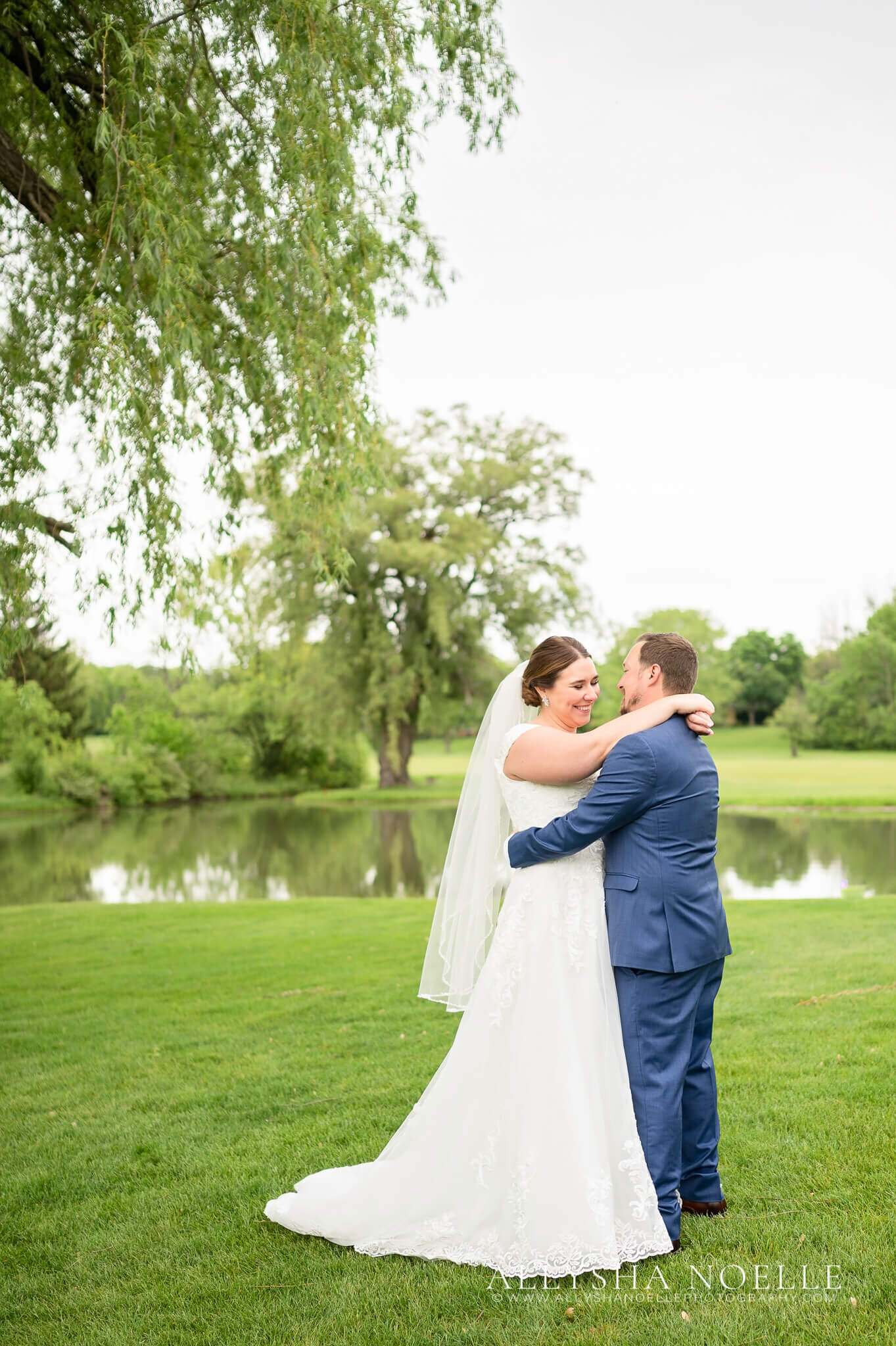 Wedding-at-River-Club-of-Mequon-443