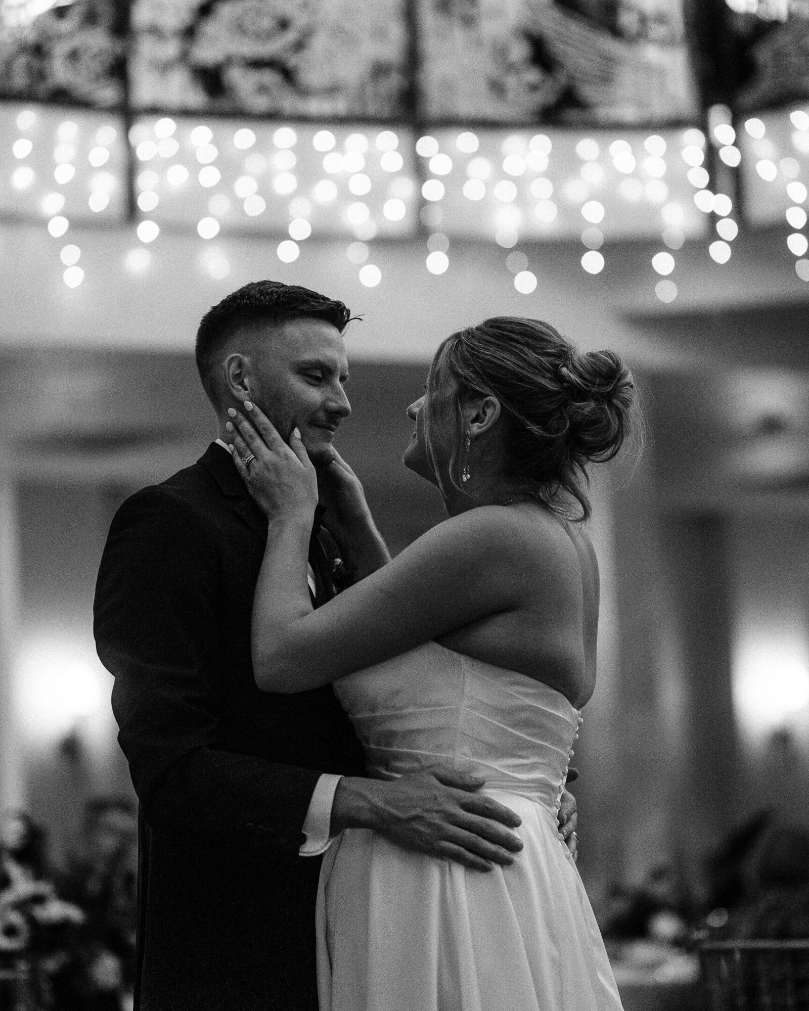 Corby Intercontinental Hotel Kansas City Wedding Plaza-274