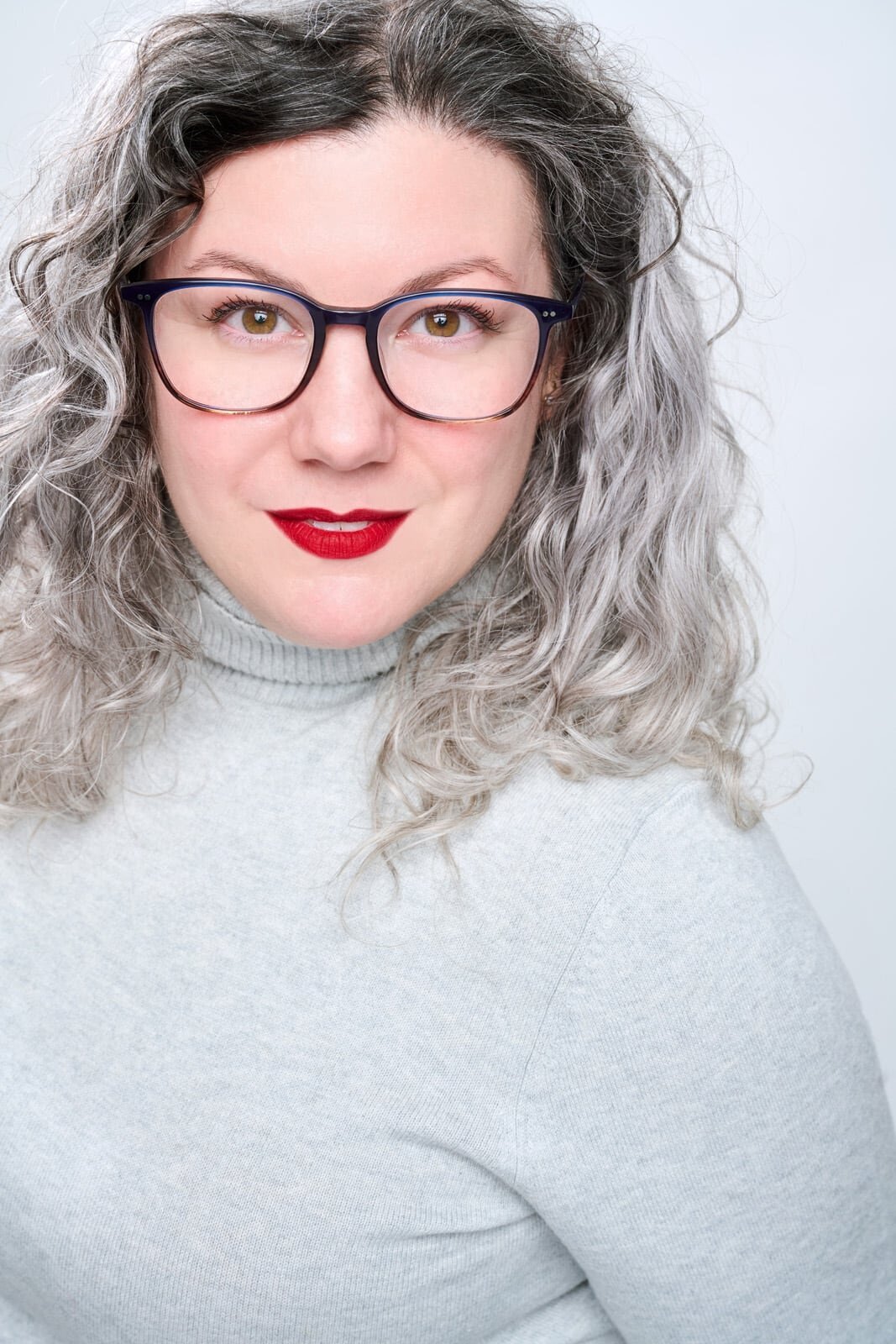 Professional Headshot Photographer in Minneapolis Captures Confident Expression-90