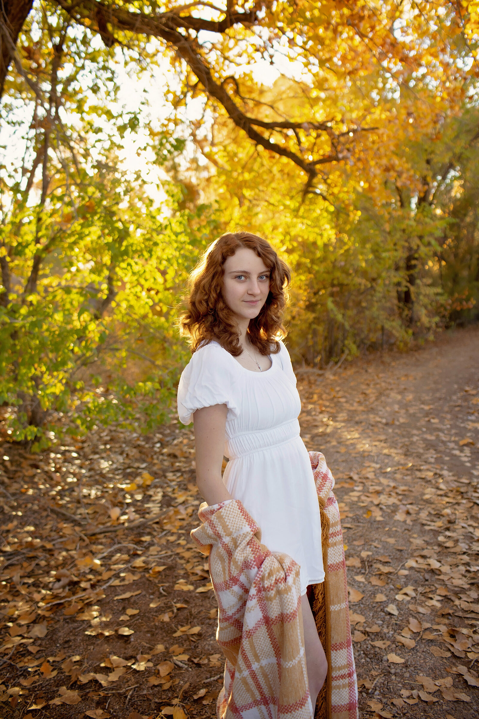 Senior-Girl-session-fall-wrapped-in-a-blanket