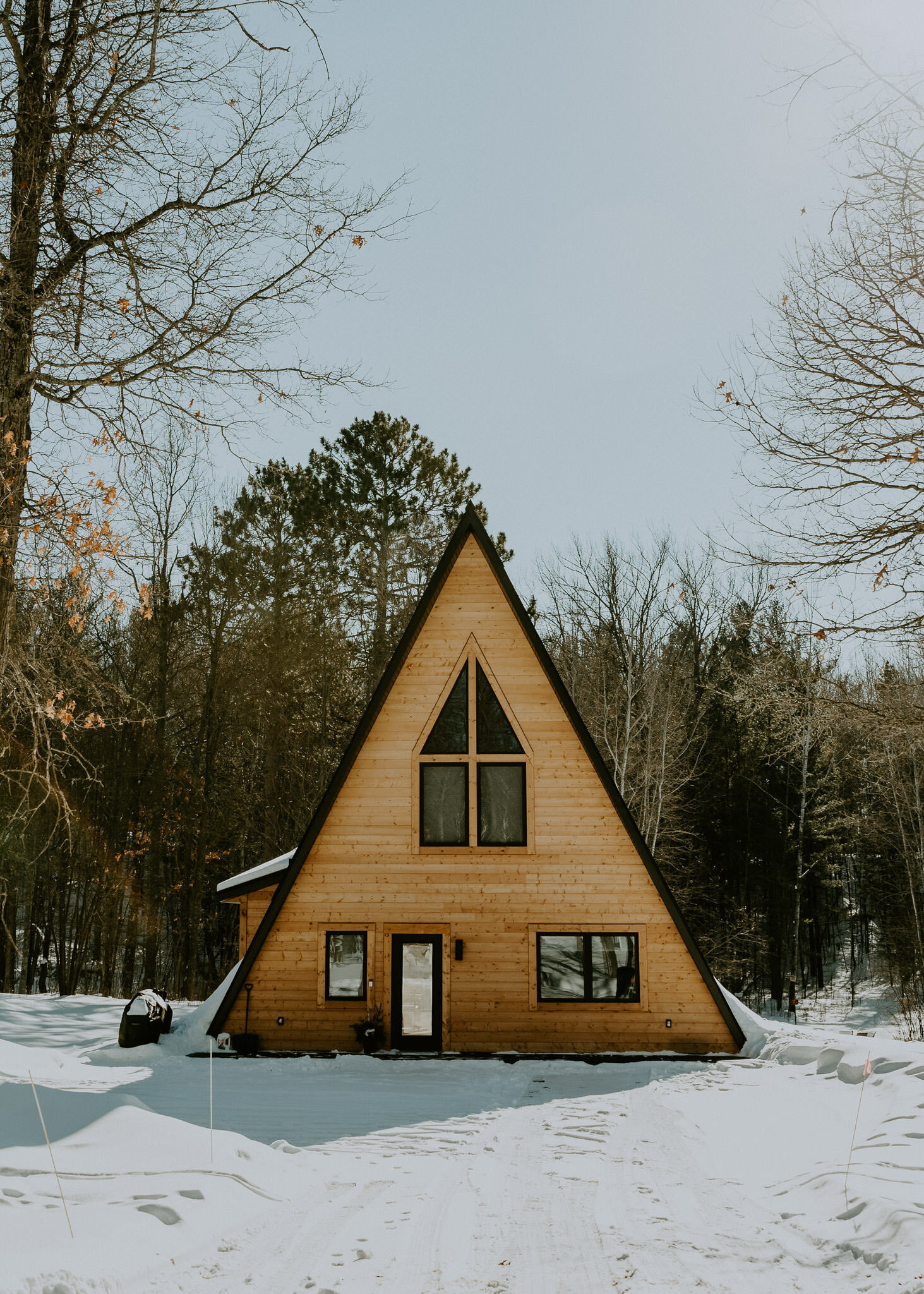 hilhaus-aframe-airbnb-winter-minnesota-00001