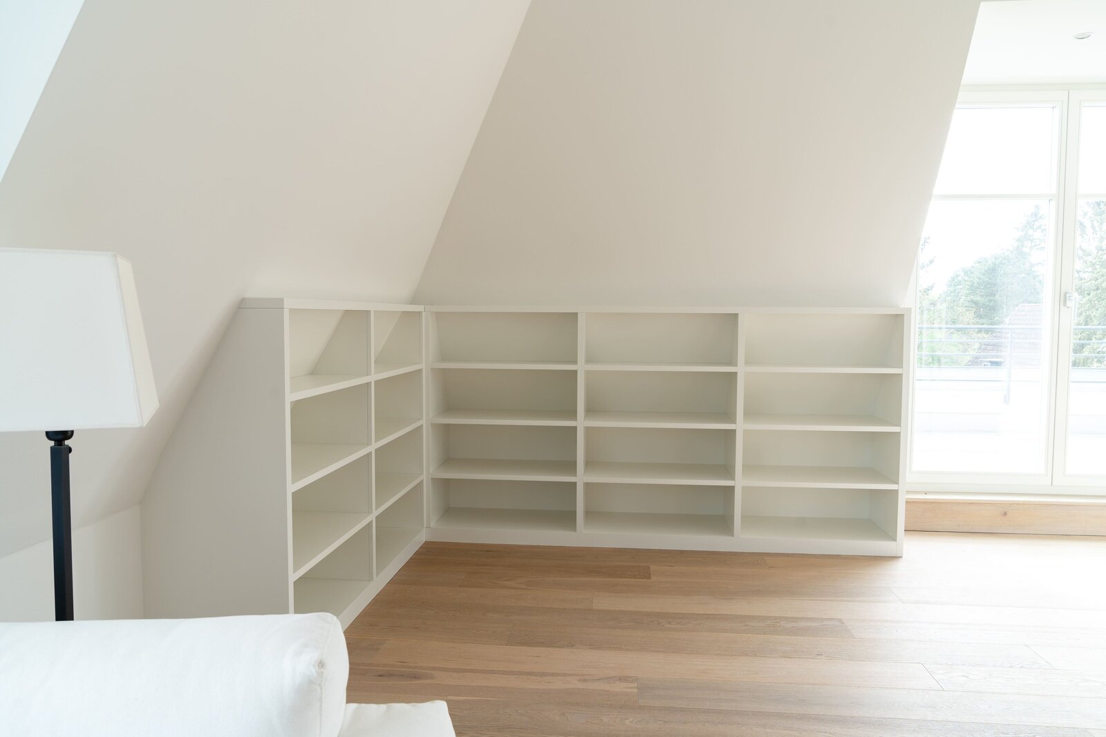 Von-Dach-bis-Keller-Regale-Dachschraege