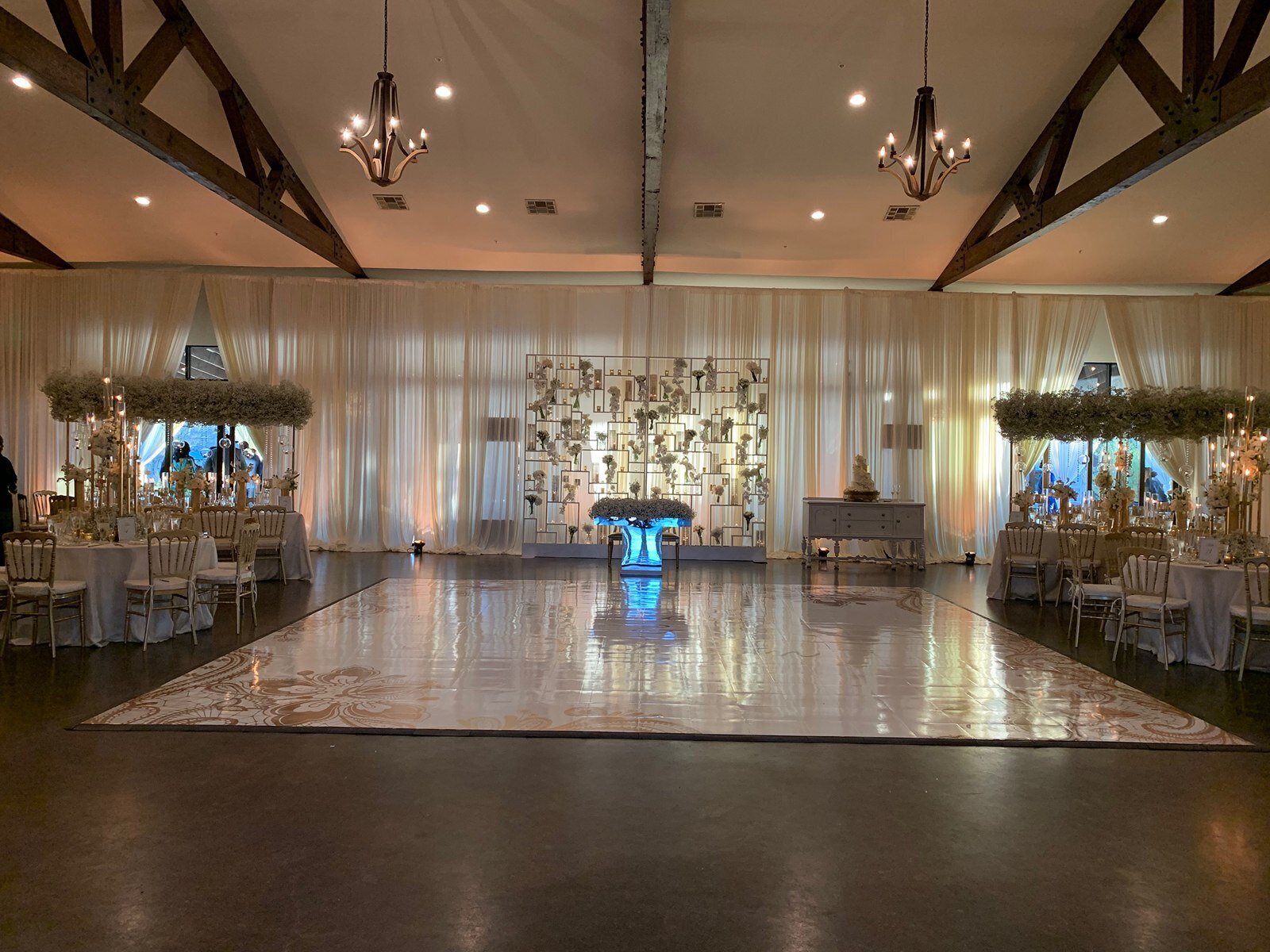 reception-dance-floor-outdoor-wedding-venue-texas