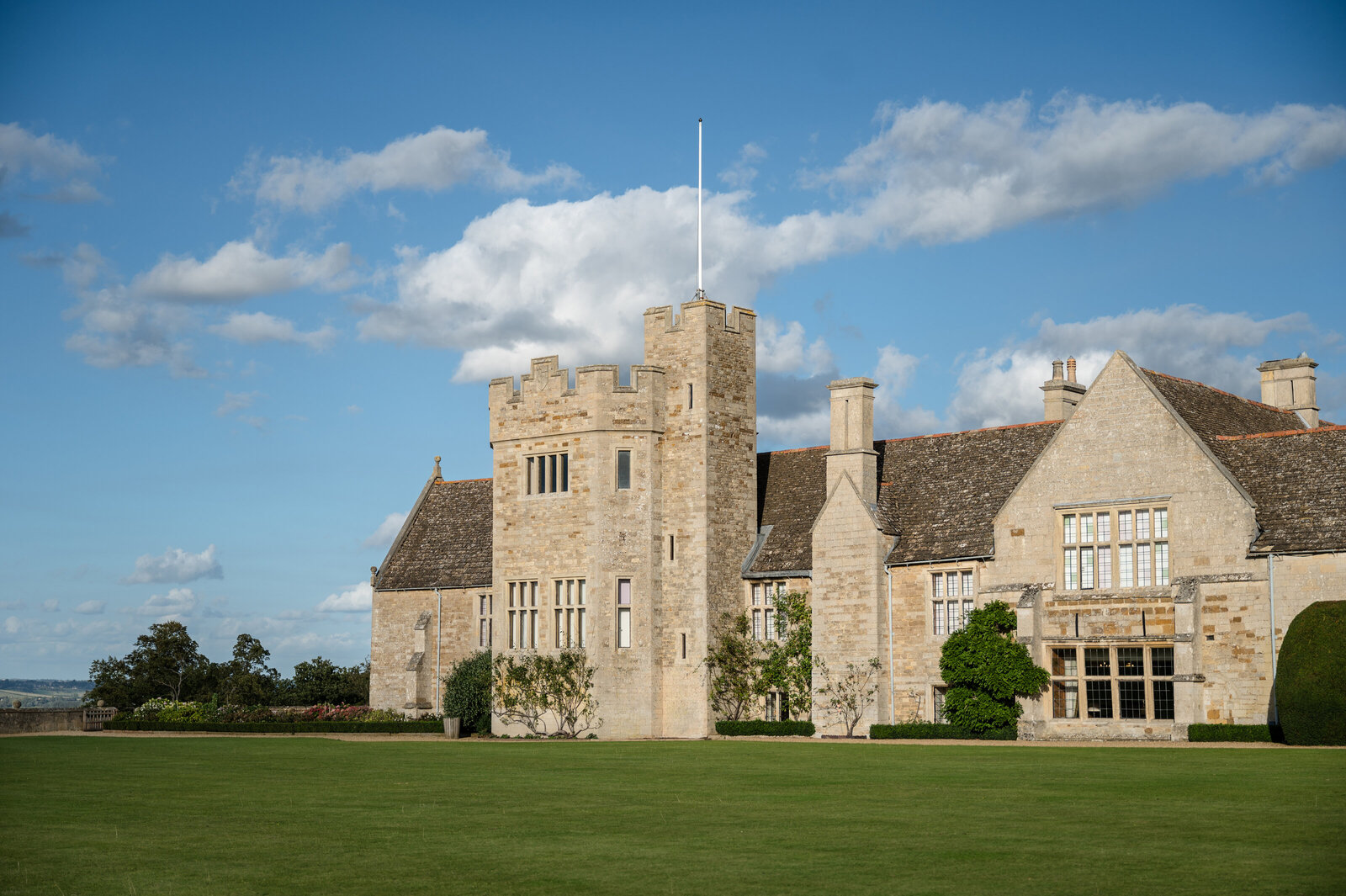 Rockingham-Castle-wedding-photography-1004
