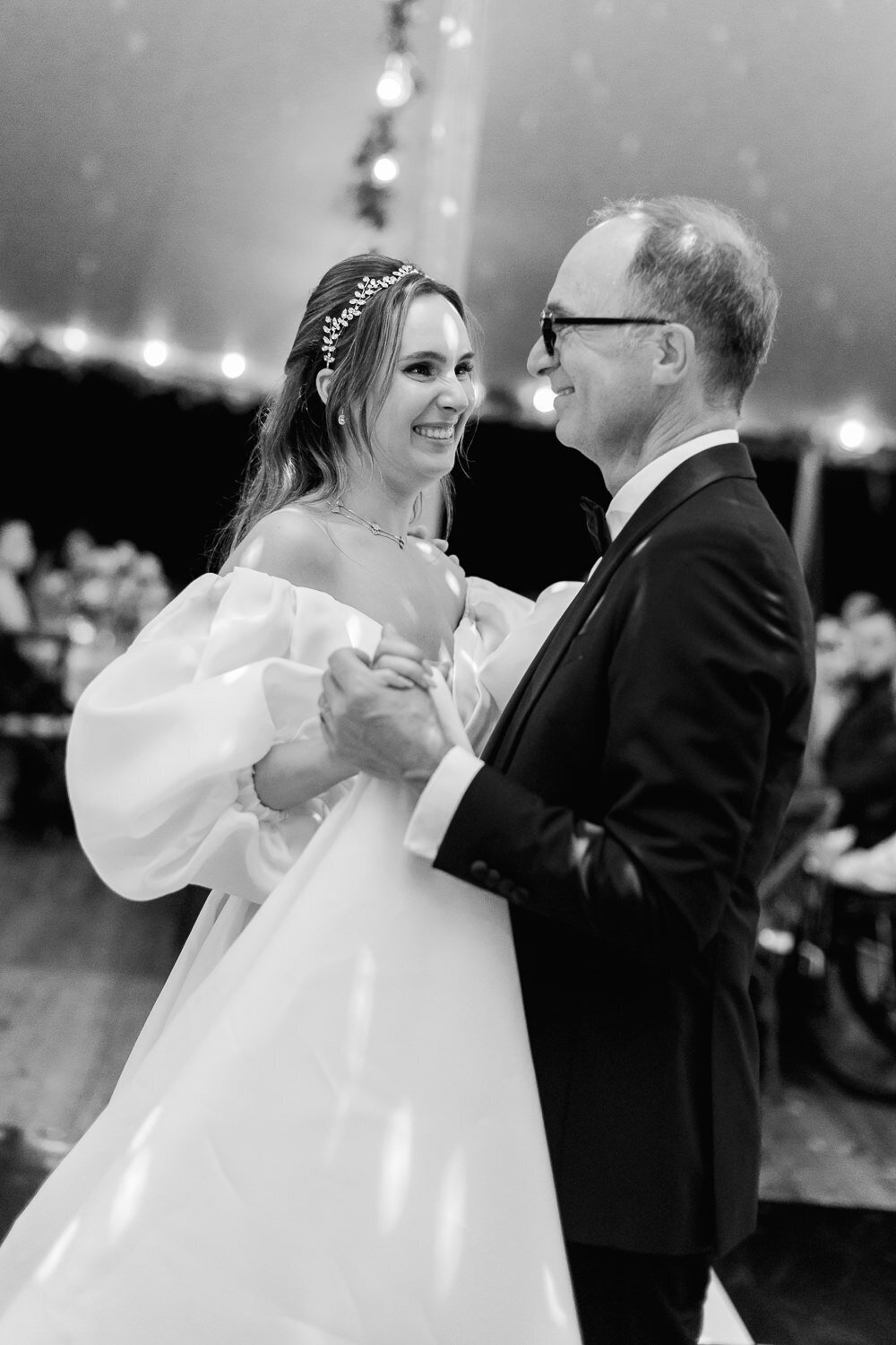 GARDEN PARTY TENT WEDDING IN KNOWLTON  | Juno Photo | Montreal wedding photographer