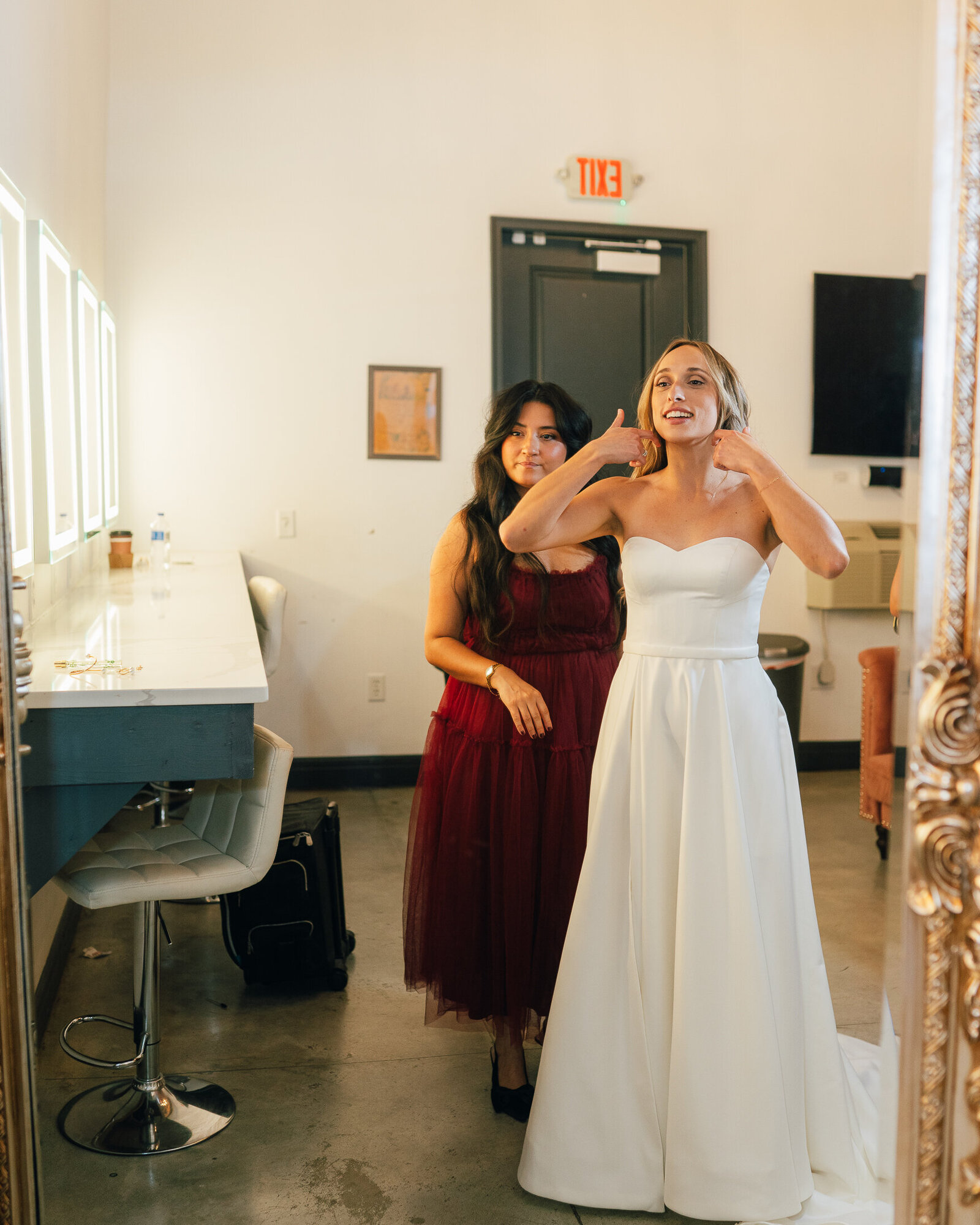 Saenz The Farmhouse KC Event Venue Wedding57