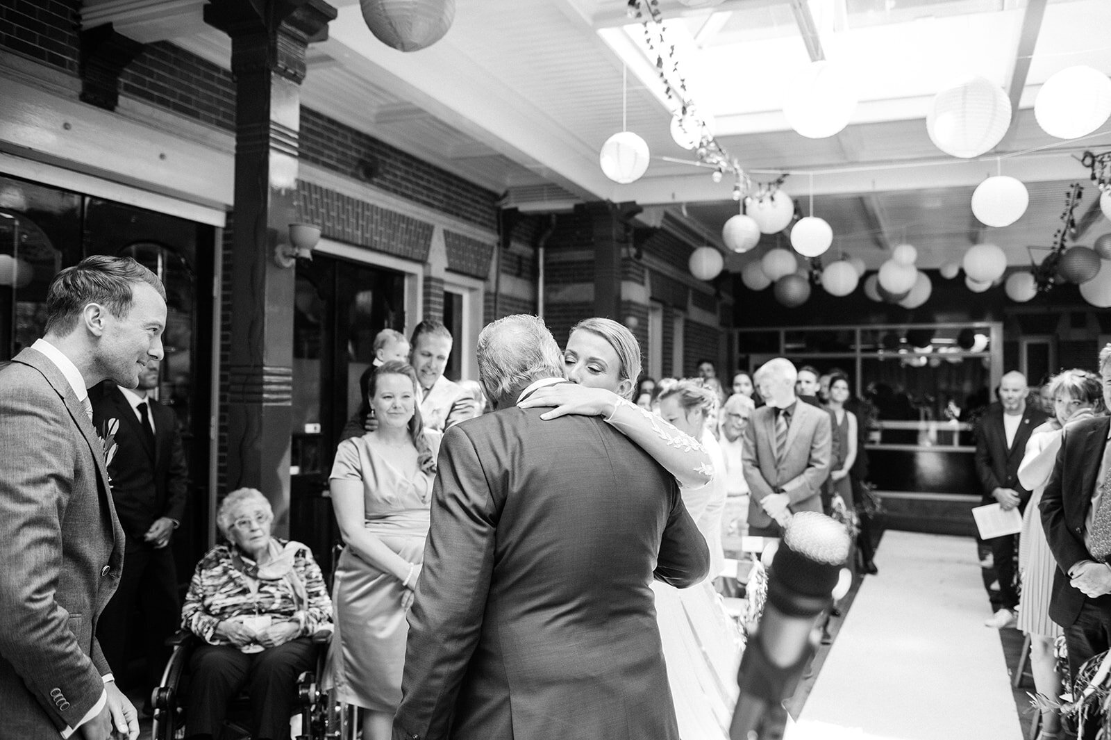 ShauniHartlandFotografie-FotograafAlkmaar-TrouwFotograafNoordHolland-AmsterdamHaarlemmemeerstation-BobEnEva-227