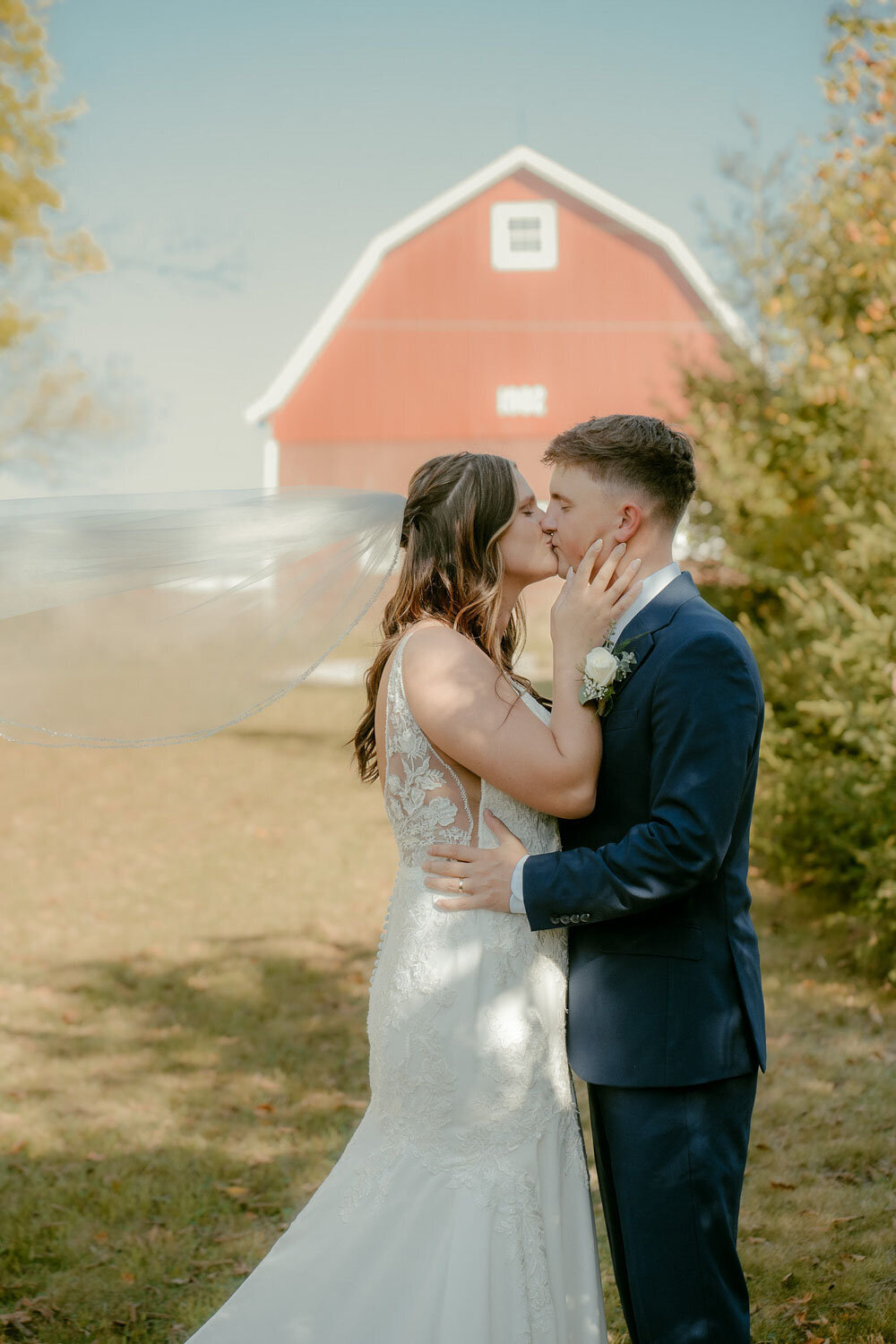 Emerson-Wedding-Simmons-Photography-Barn-Wedding-Venue-In-Indiana-077