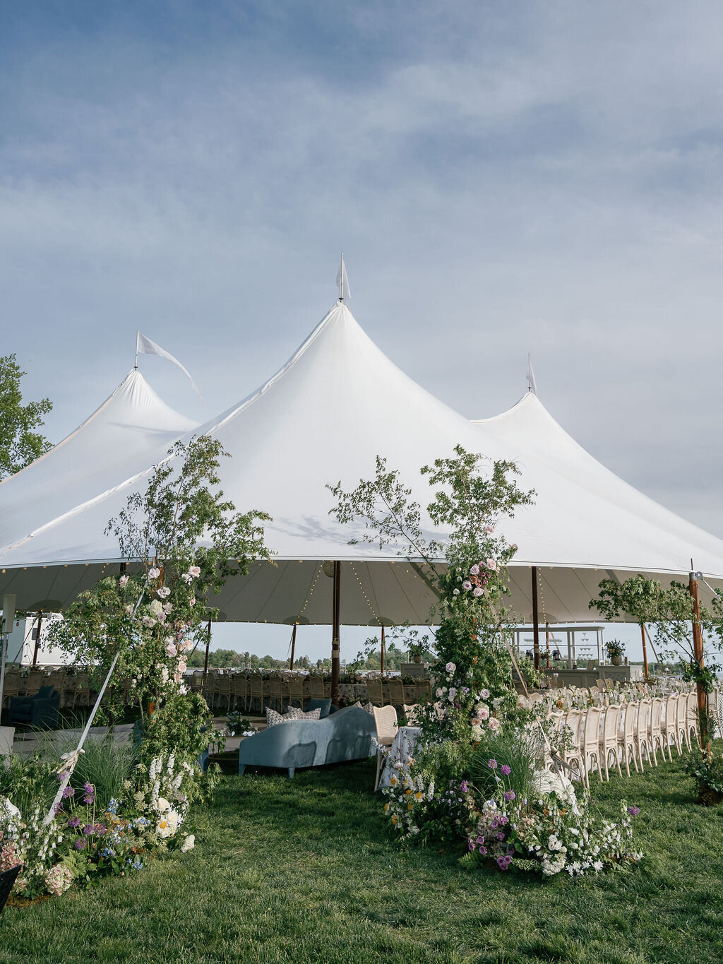 15_Kate Campbell Floral Whitehall Manor tented spring wedding by Anna and Wright photo