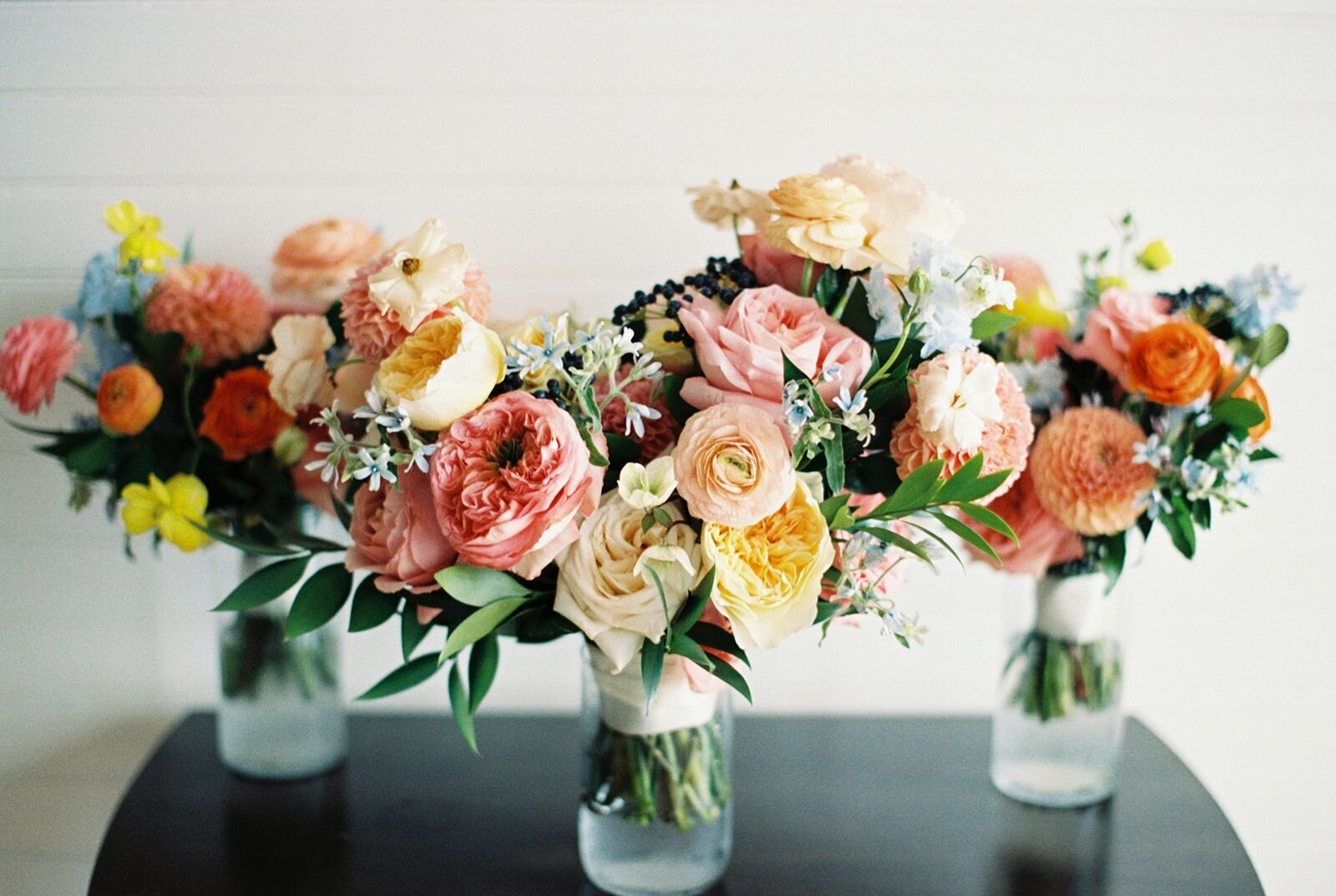 leila-james-events-newport-rhode-island-luxury-wedding-planner-castle-hill-inn-venue-erin-mcginn-wedding-photographer-bright-florals-CH0032 copy