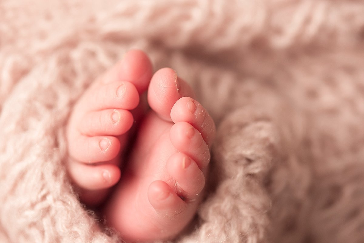 cute toes newborn photography
